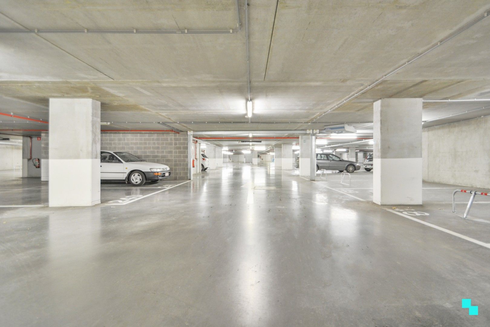 Parkeerplaats in een afgesloten parkeerkelder op een toplocatie in Merelbeke. foto 3