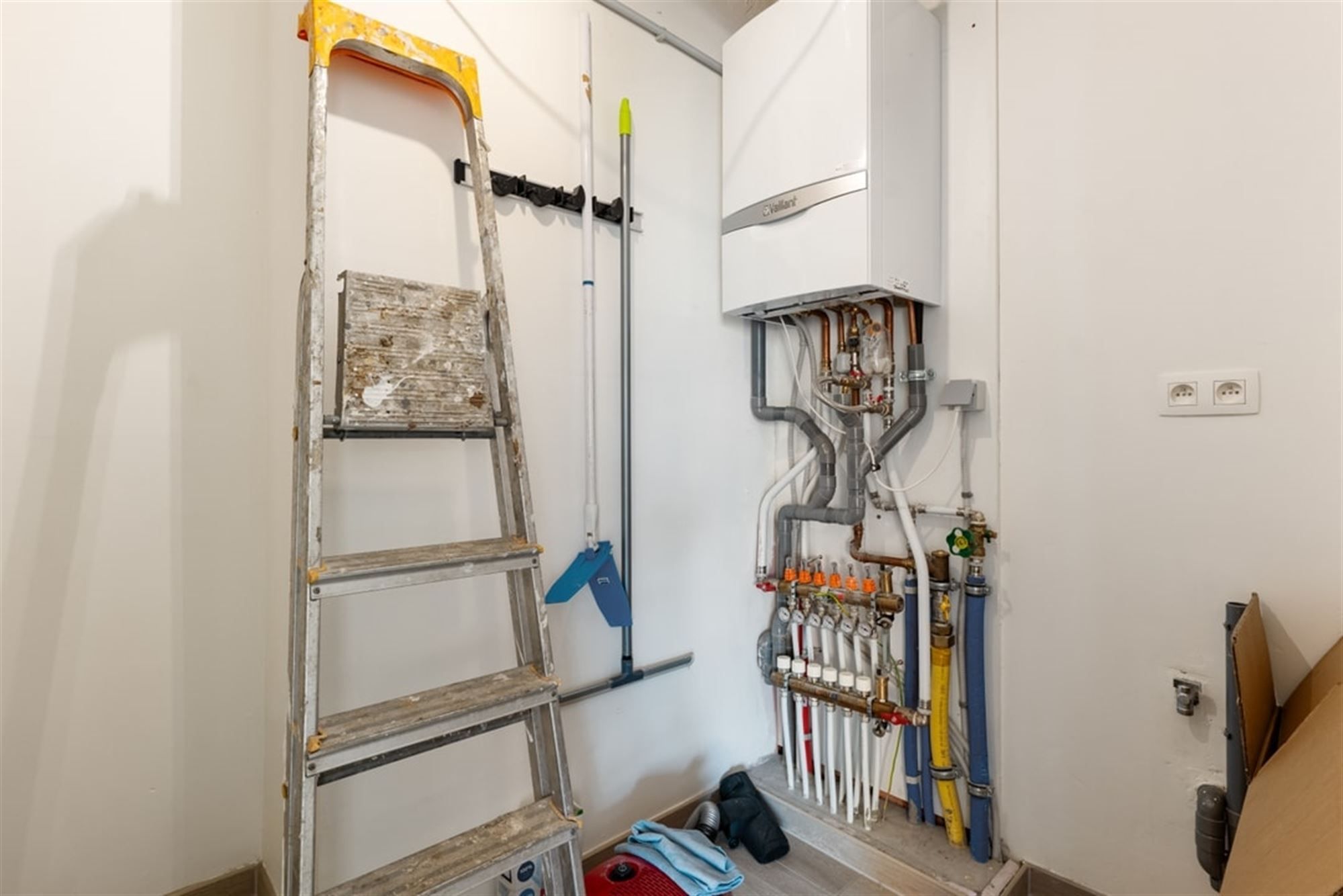 KNAP 1 SLK APPARTEMENT MET RUIM TERRAS OP CENTRALE LIGGING IN SINT-TRUIDEN  foto 19
