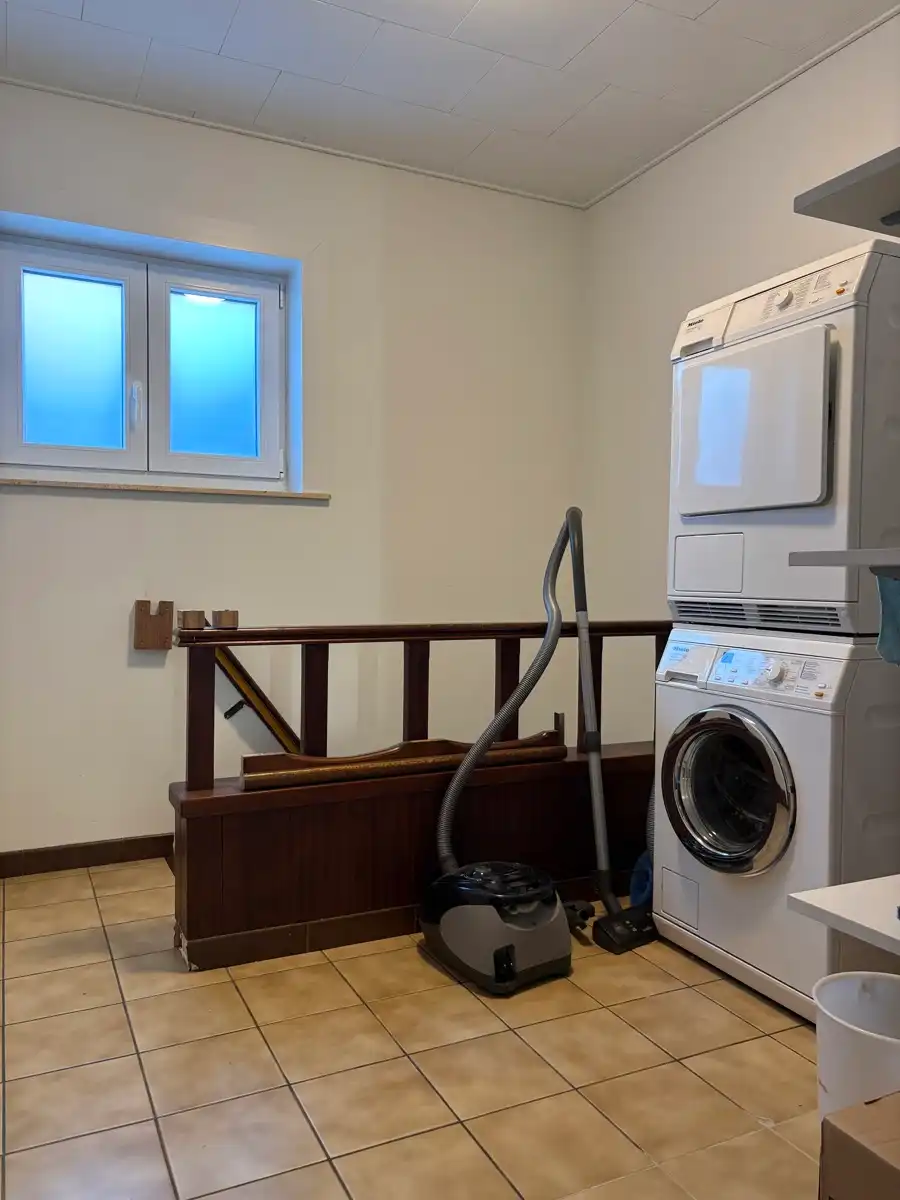 Te renoveren woning met groot bijgebouw foto 9