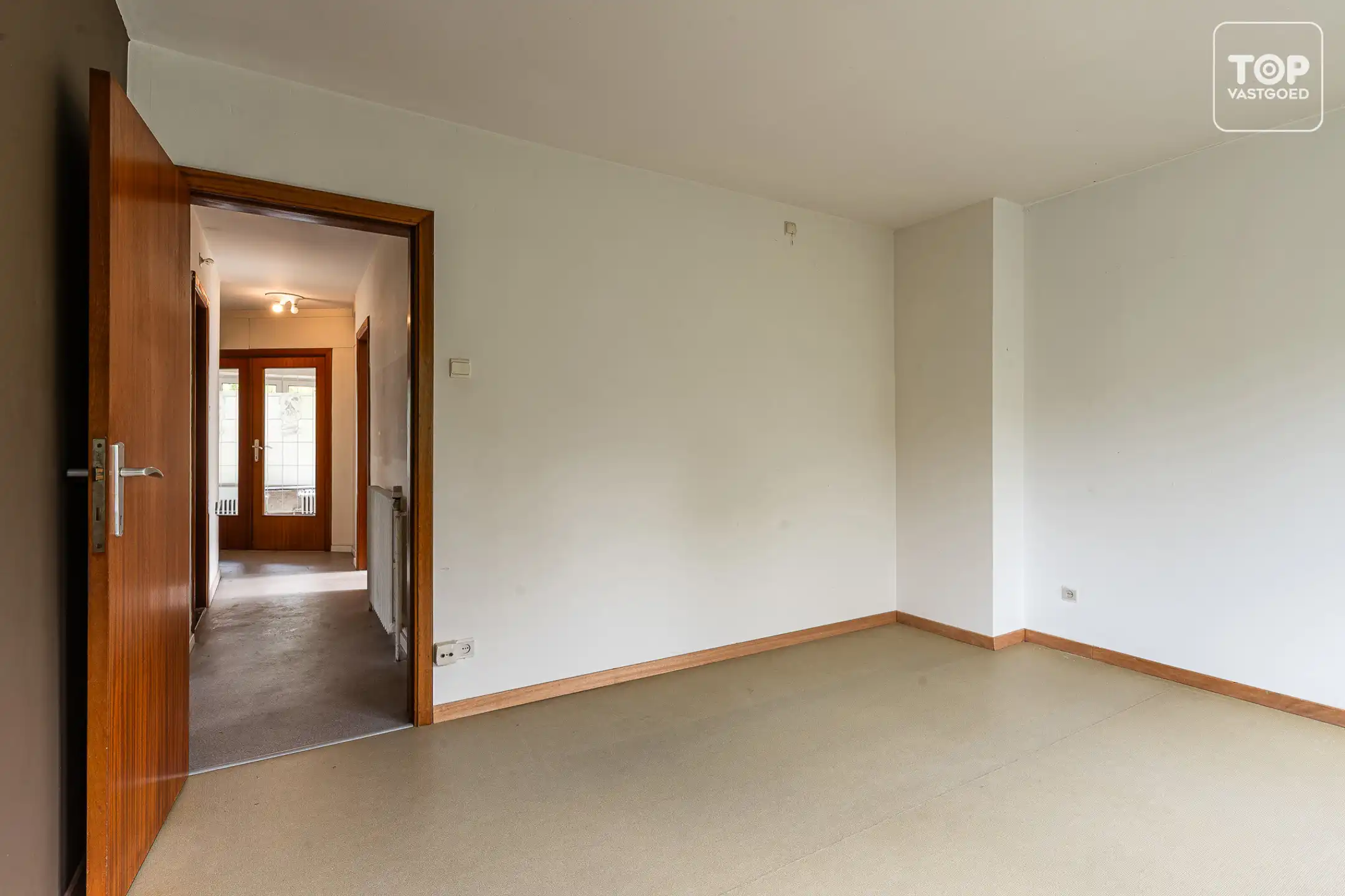 Ruime te renoveren woning met 4 slaapkamers op toplocatie foto 21