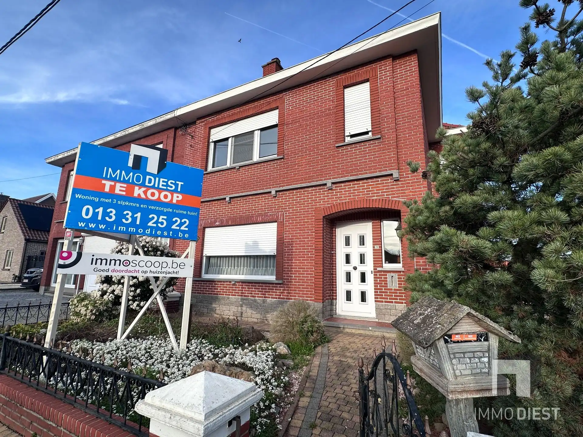 Stevige woning met 3 slpks en tuin + bouwgrond foto 2