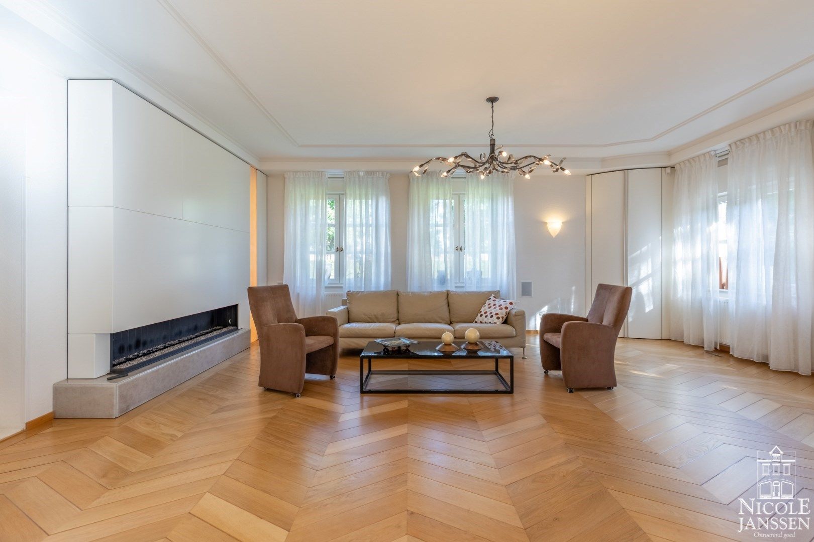 Royale villa in residentiële buurt  foto 5