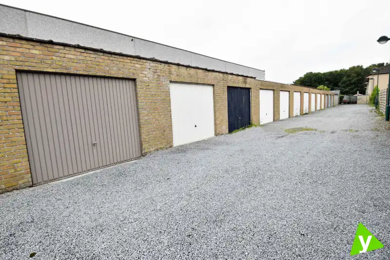 Garagebox op gunstige ligging vlakbij het centrum van Eeklo foto 6