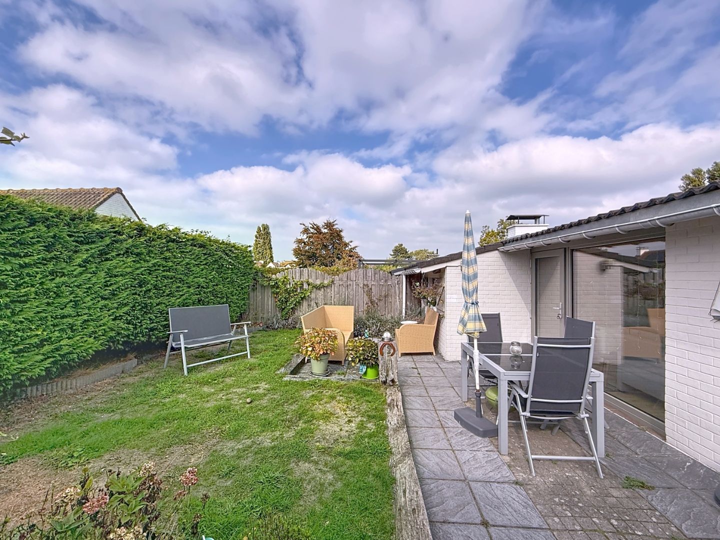 Vakantiewoning met parking en garage nabij zee & duinen foto 9