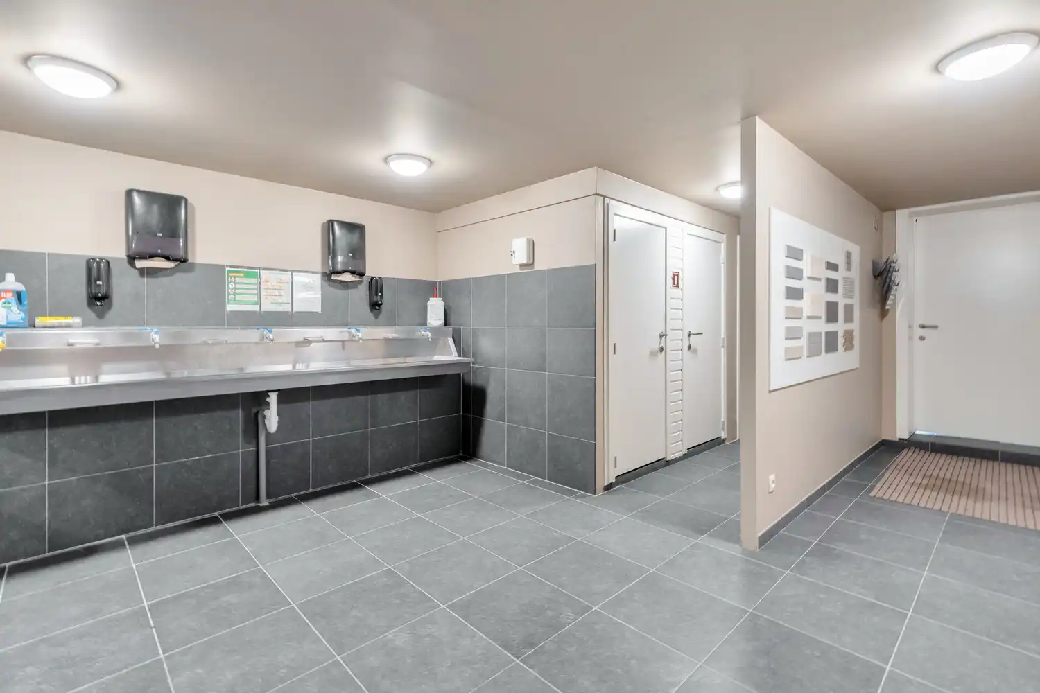 Unieke vastgoedopportuniteit! Ruim bedrijfscomplex met 2 appartementen en exclusief penthouse op 46a 55ca! foto 25