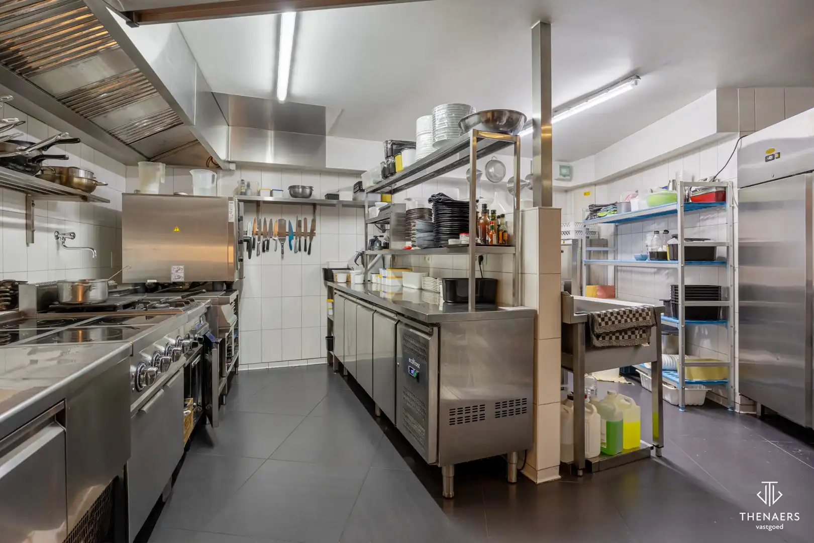 Karaktervol handelshuis met restaurant en ruime woonst op topligging in hartje Sint-Truiden. foto 9
