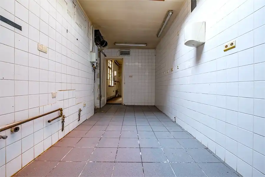 HANDELSRUIMTE MET VEEL POTENTIEEL TE HUUR IN HET CENTRUM VAN SINT-TRUIDEN foto 5