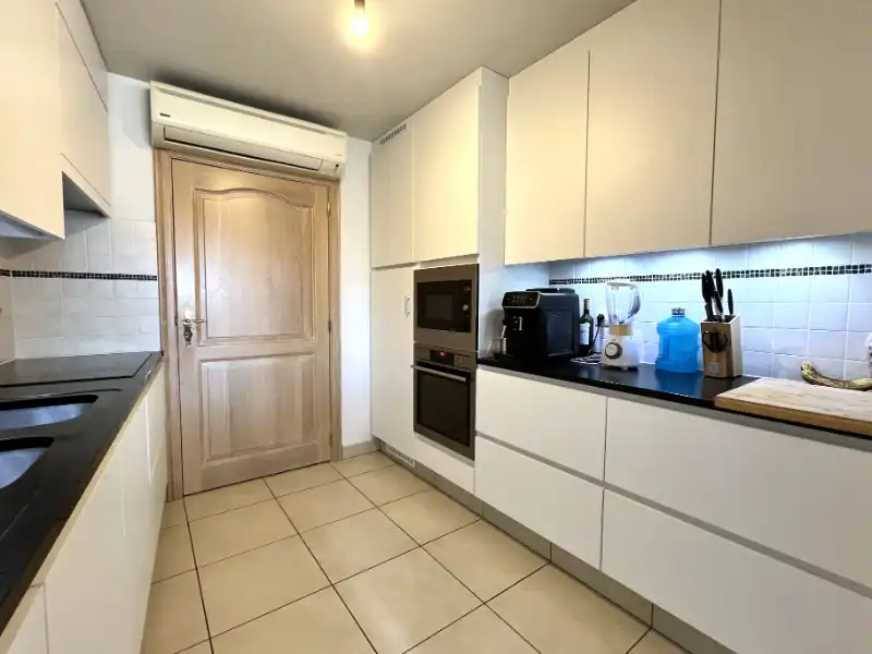 Centraal gelegen appartement met 2 slpks + garage/staanplaats foto 4