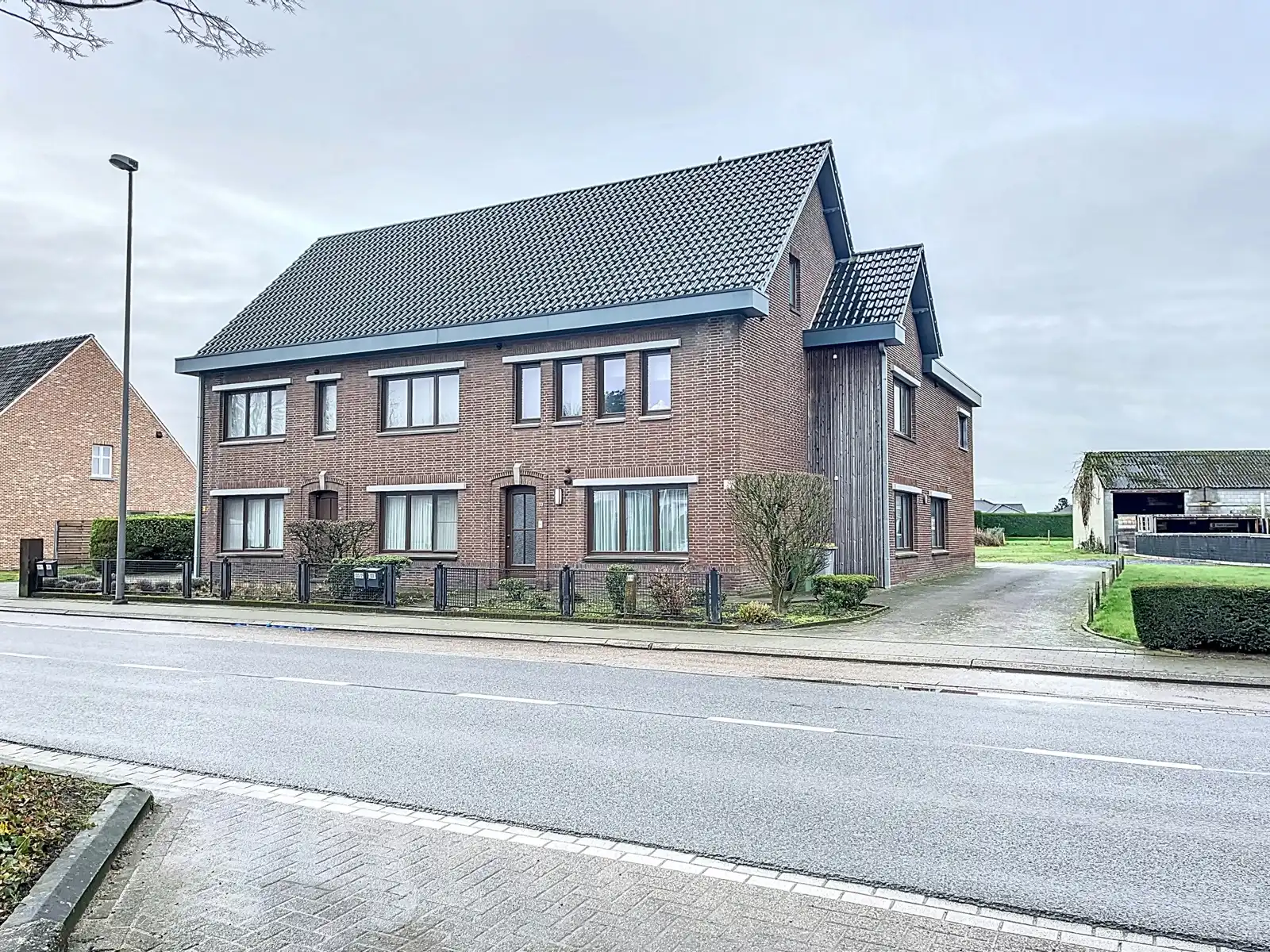 Gelijkvloers appartement met 2 slpk. nabij Kinrooi centrum foto 2