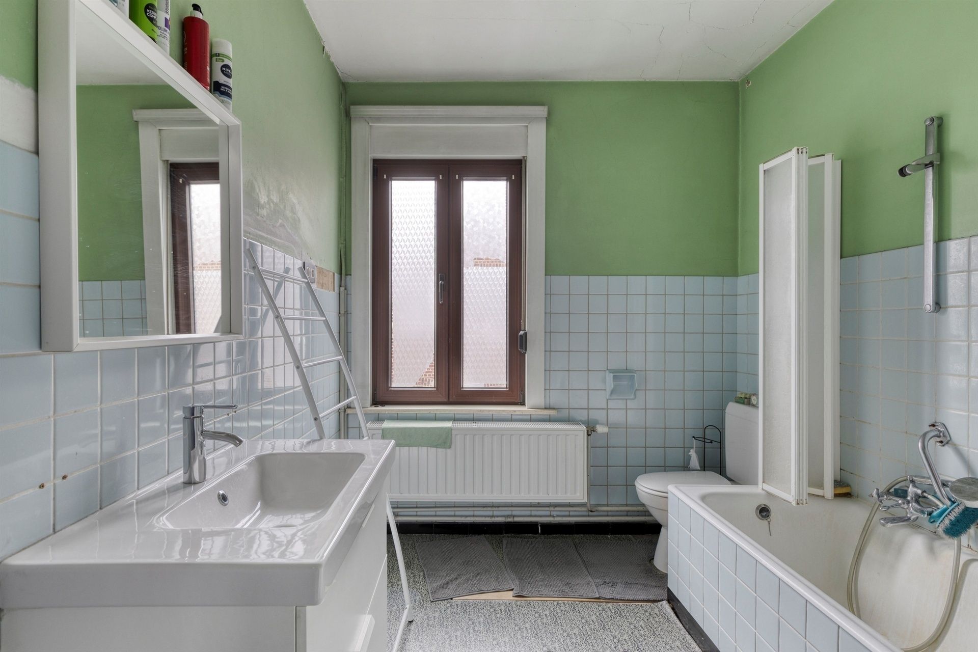 Ruime woning met potentieel in hartje Merchtem
 foto 9