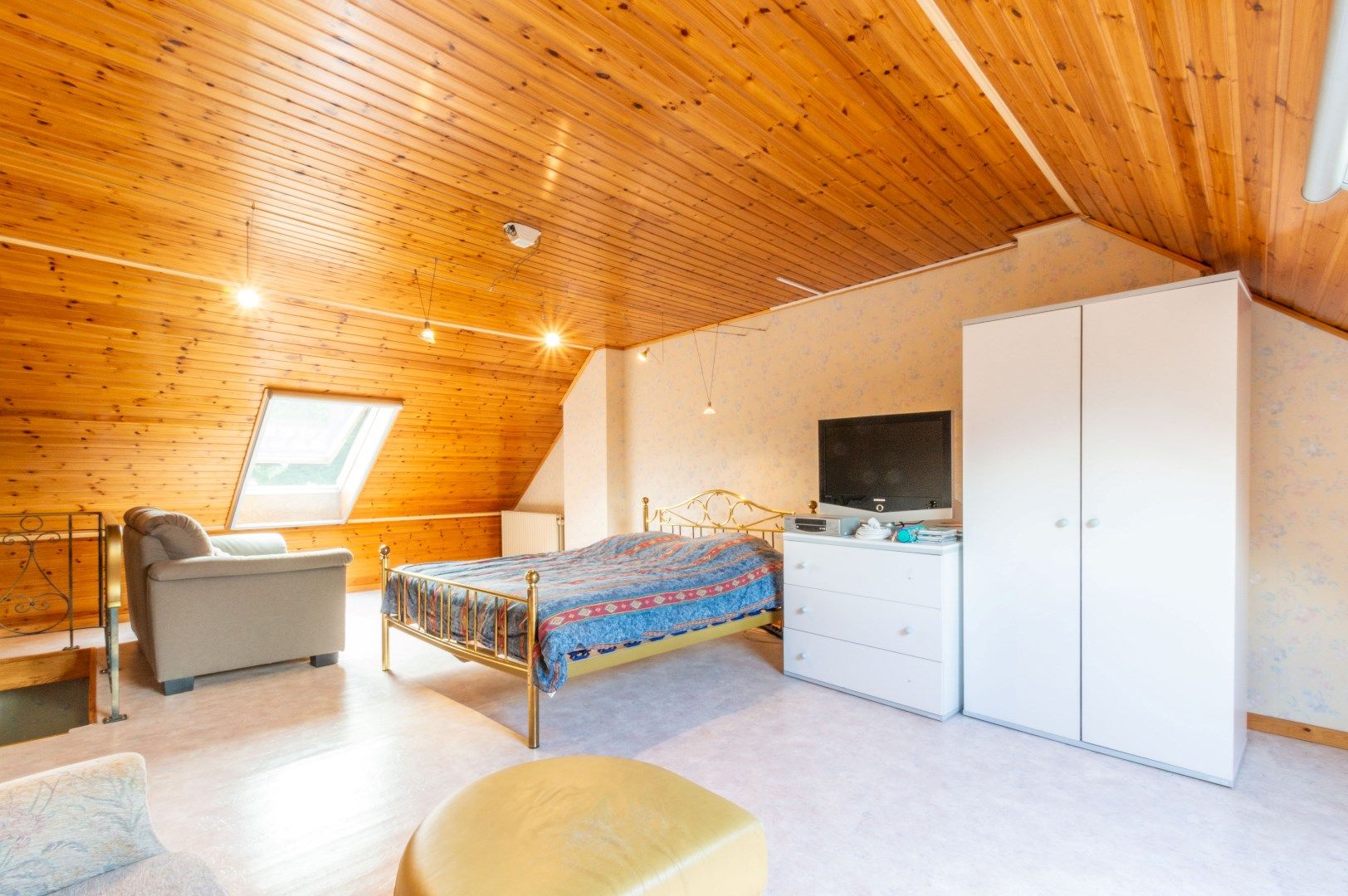 WONING MET GROTE GARAGE/BOUWGROND ! foto 11