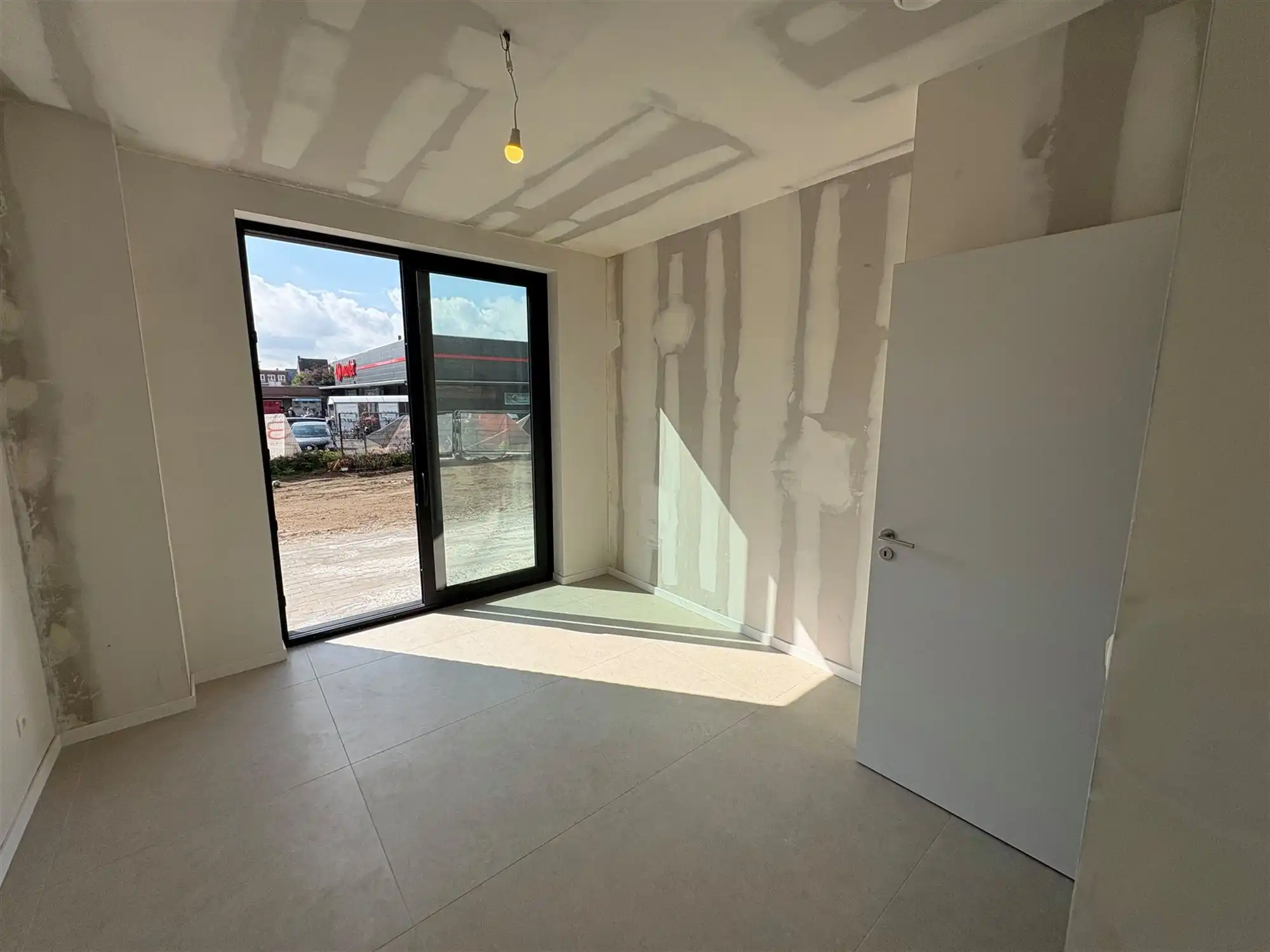 Nieuwbouwappartement met 1 slaapkamer en extra grote tuin. foto 14