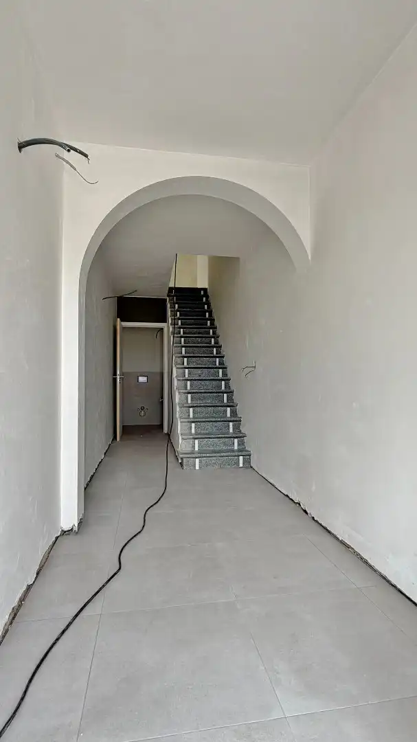 Zeer ruime nieuwbouwwoning in de dorpskern van Noordschote met grote garage en tuin.  foto 2
