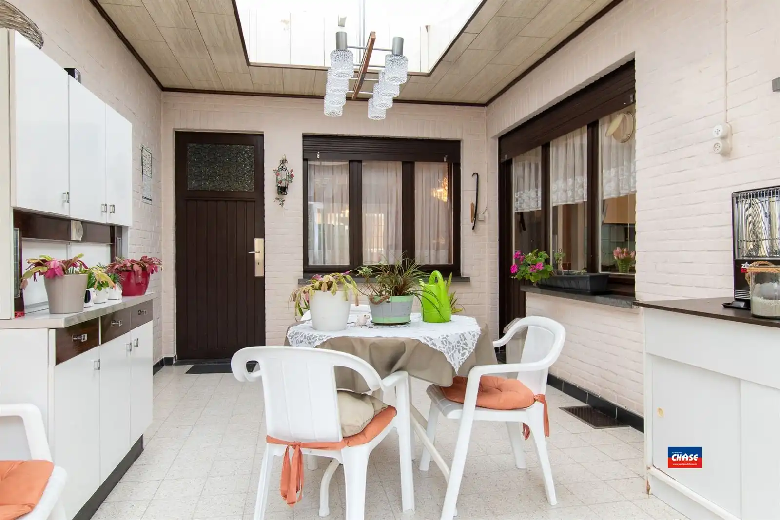 Charmante (op te frissen) rijwoning met 3 à 4 slaapkamers en prachtige tuin foto 17