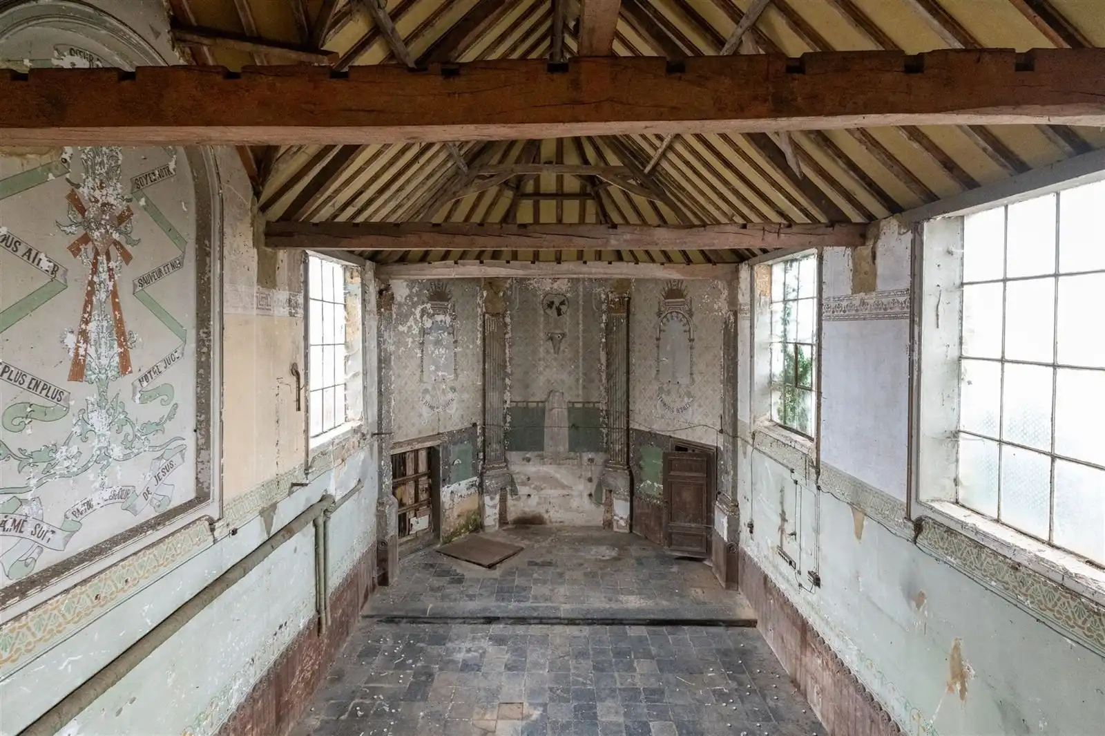 Uitzonderlijk renovatieproject met authentieke kapel! foto 2