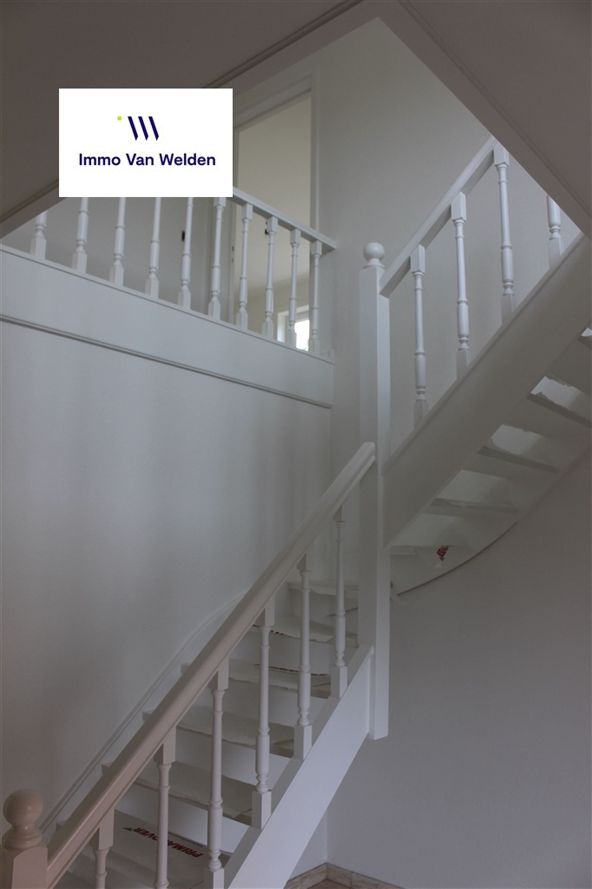 Rustig gelegen ruime woning met grote tuin foto 3