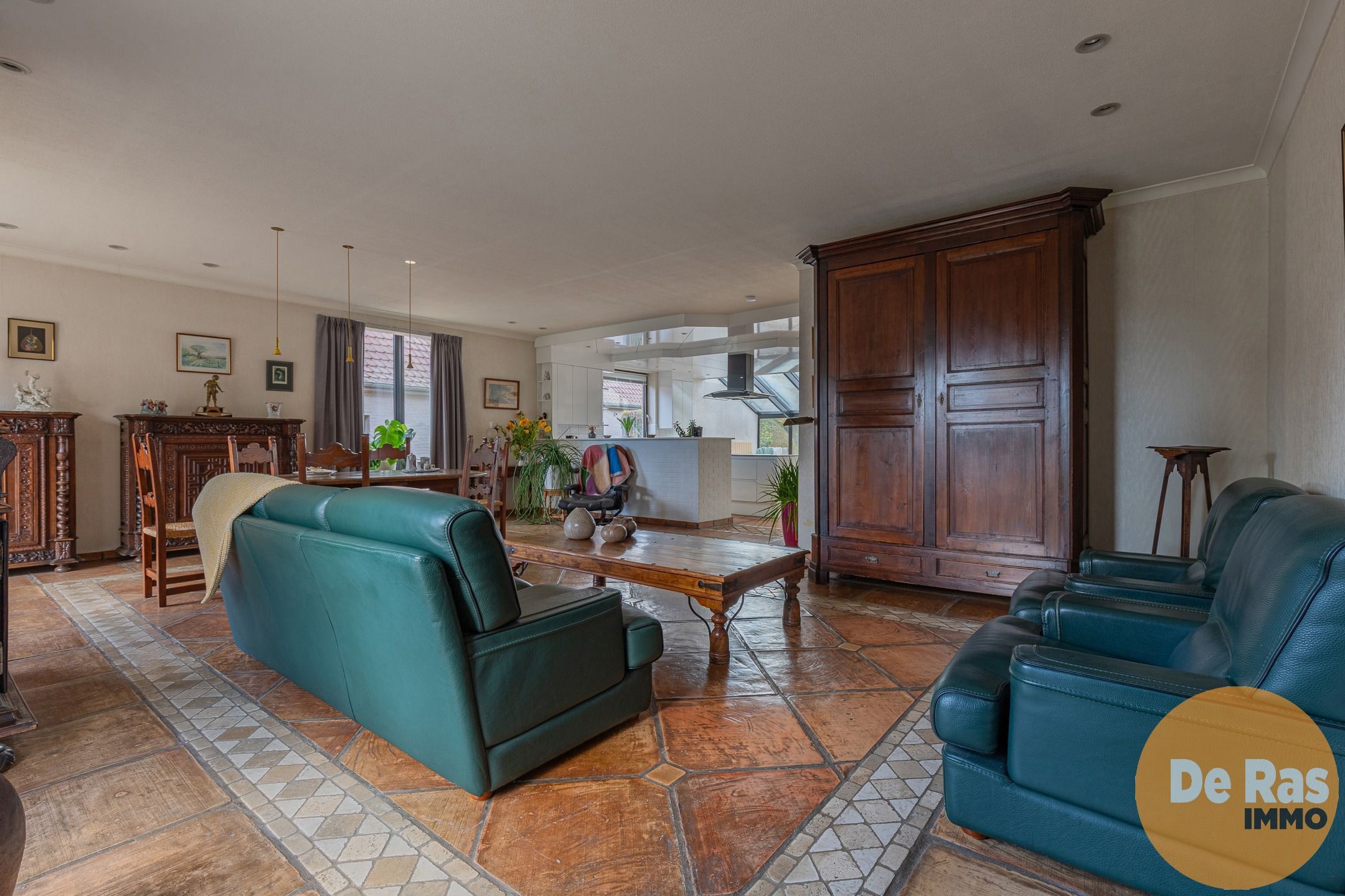 HERZELE - Degelijke 3-gevelwoning met tuin foto 8