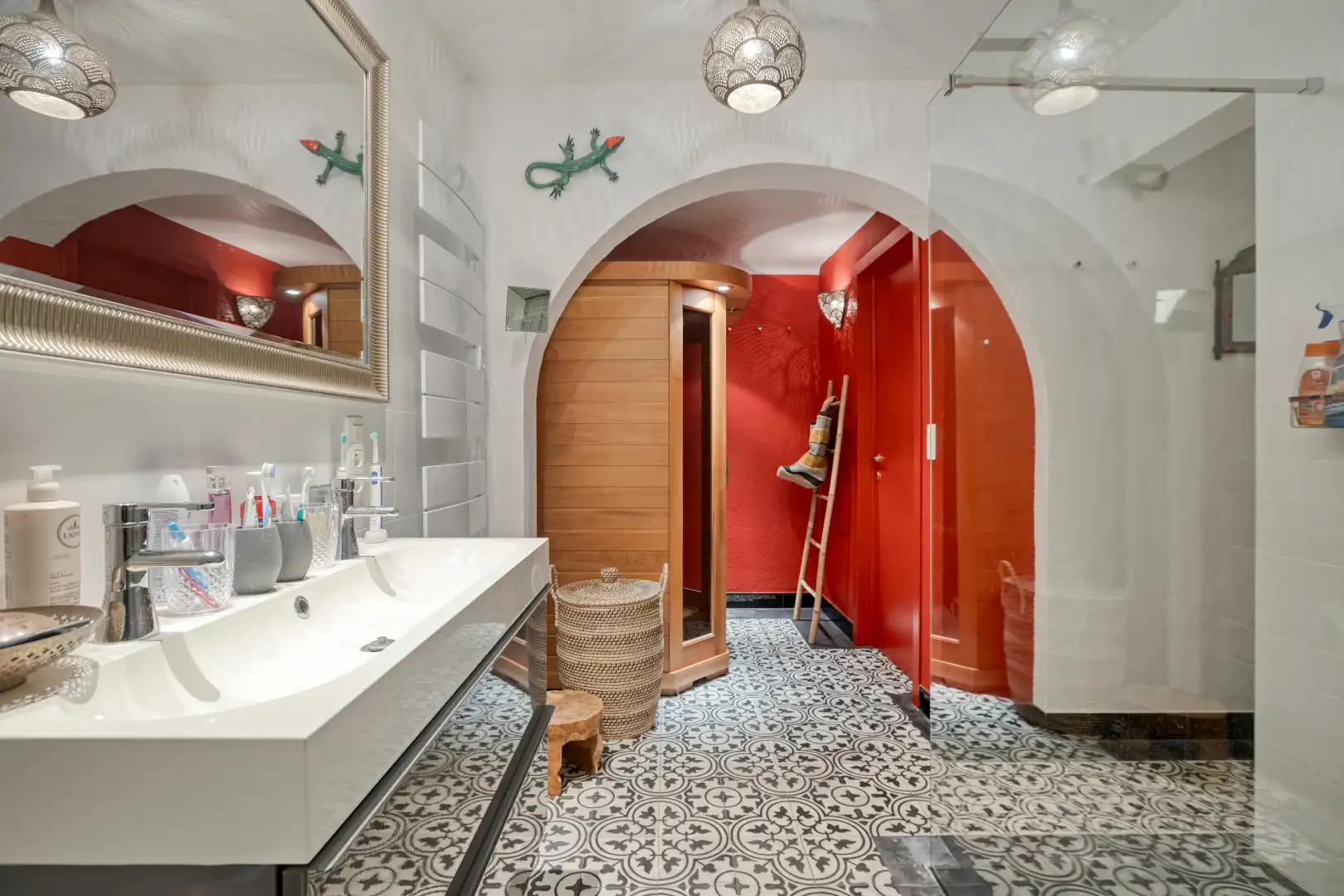Ruime en centraal gelegen woning met dubbele garage foto 24