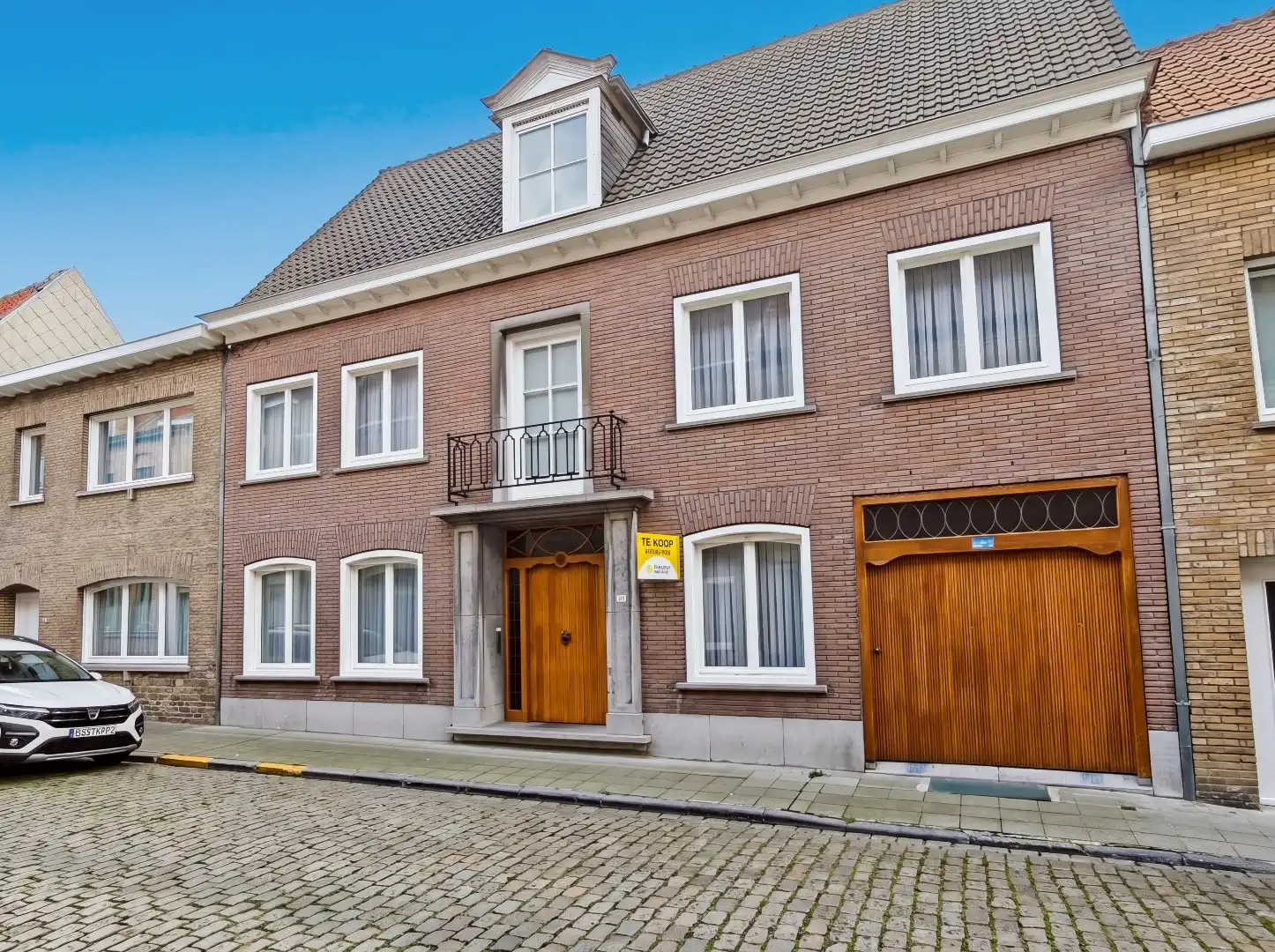 Hoofdfoto van de publicatie: Ruime woning met tal van mogelijkheden centrum Veurne.