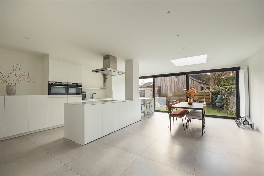 Ruime energiezuinige woning met tuin en garage foto {{pictureIndex}}