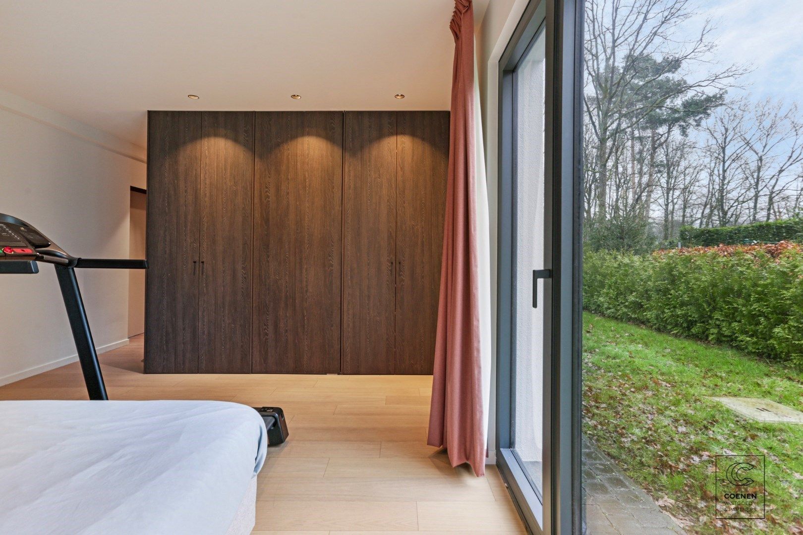 Prachtig gerenoveerde villa  met 4 slpk's, een bew. opp. van 200 m² op een uiterst rustig en groene ligging te Schilde foto 16