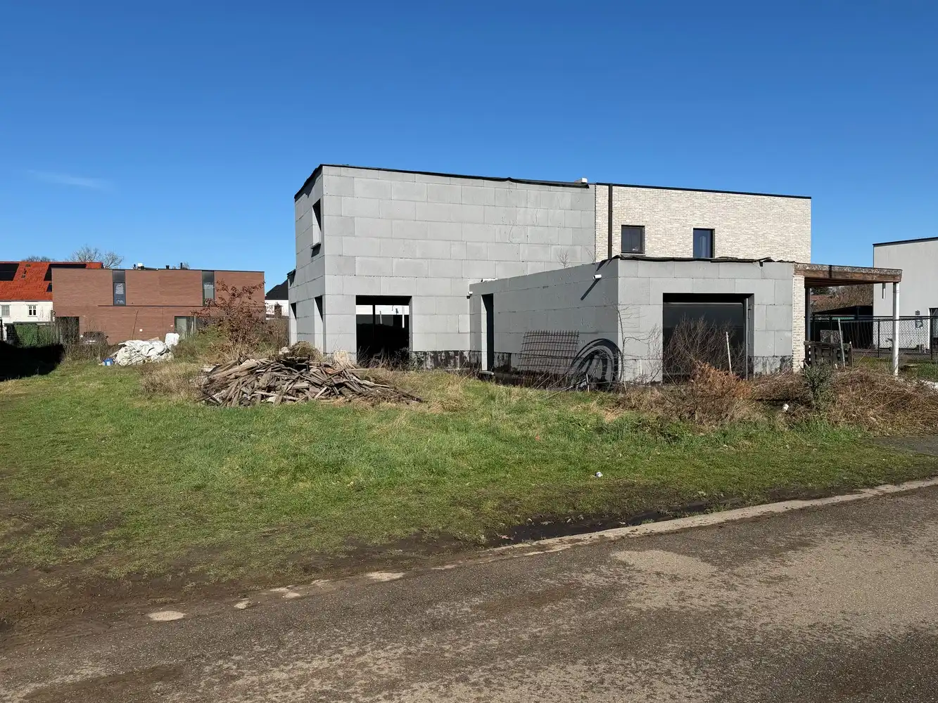 Woning in ruwbouwfase foto {{pictureIndex}}