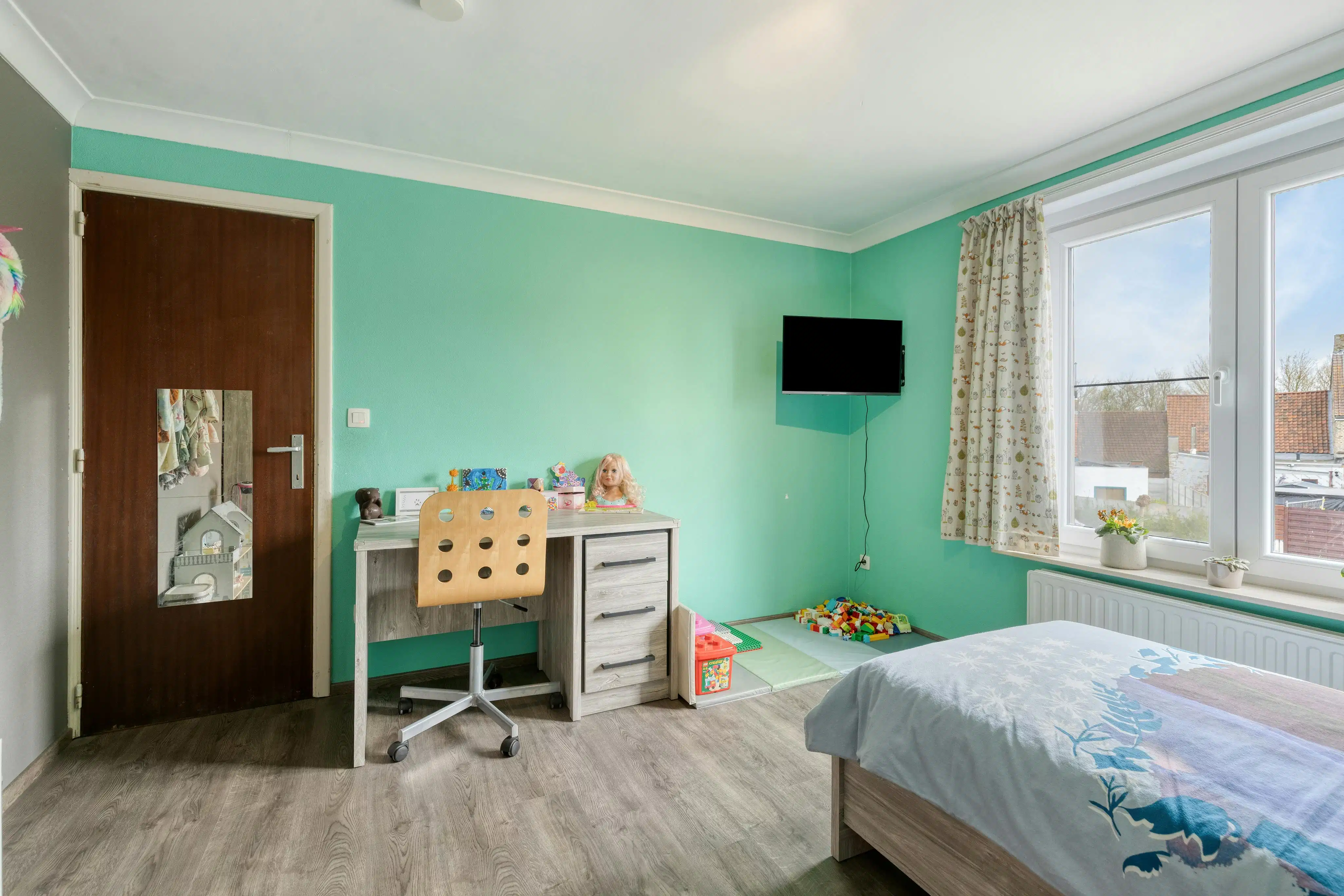 Gerenoveerde woning met 4 slaapkamers, tuin en garage. foto 16