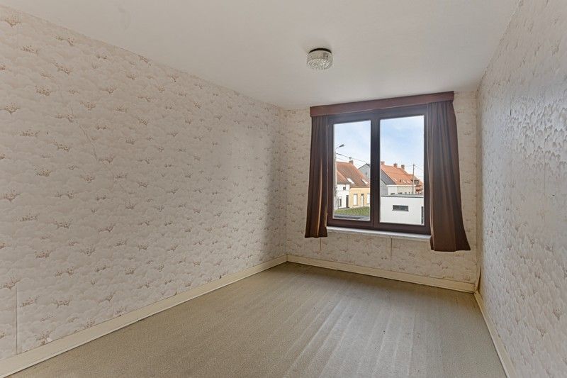 Kloeke, te renoveren, halfopen woning te koop met 3 slaapkamers in hartje Aarsele TE KOOP! foto 14