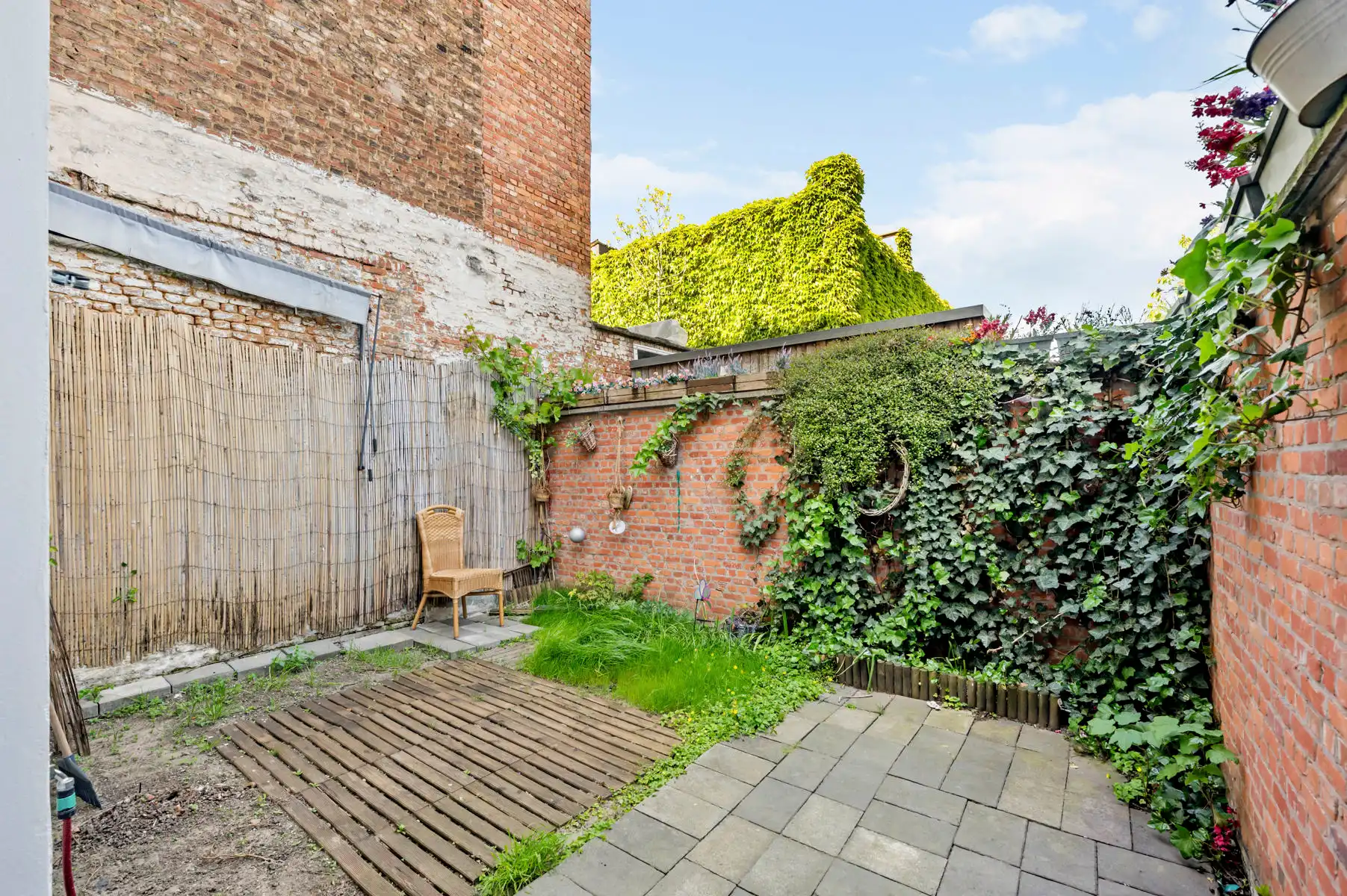 Verhuurde opbrengsteigendom met 4 appartementen foto 7