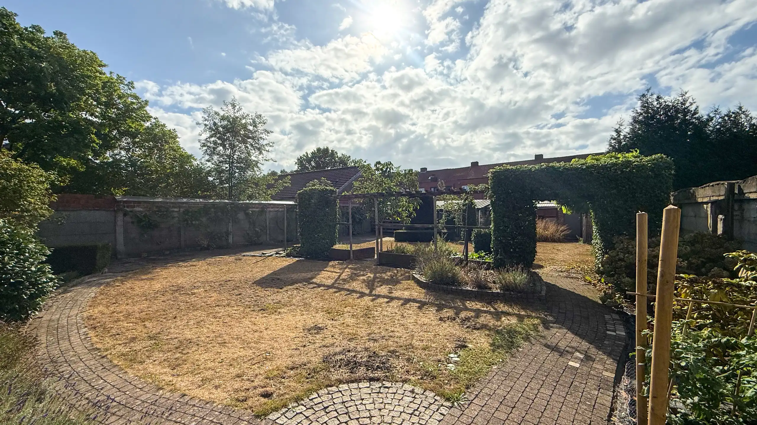 Instapklare woning met 2 slpks, ruime leefruimte en tuin! foto 37