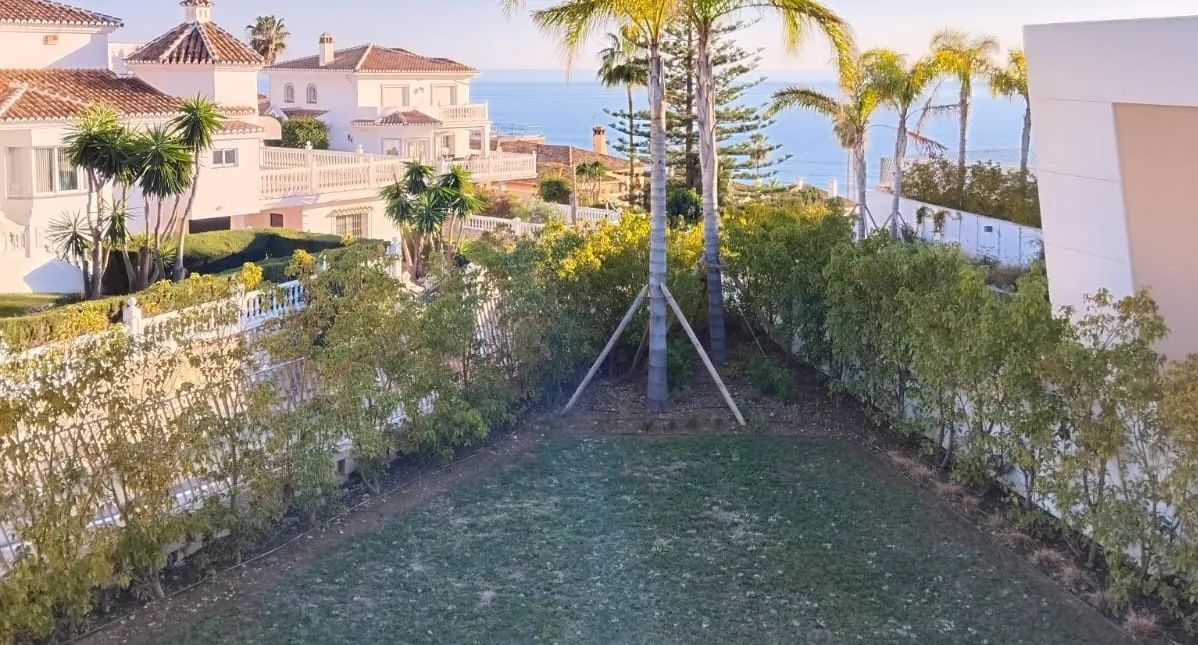 Leef het luxe leven aan de Costa del Sol – halfvrijstaande villa met zeezicht, wellness & topligging in Las Lagunas de Mijas foto 17