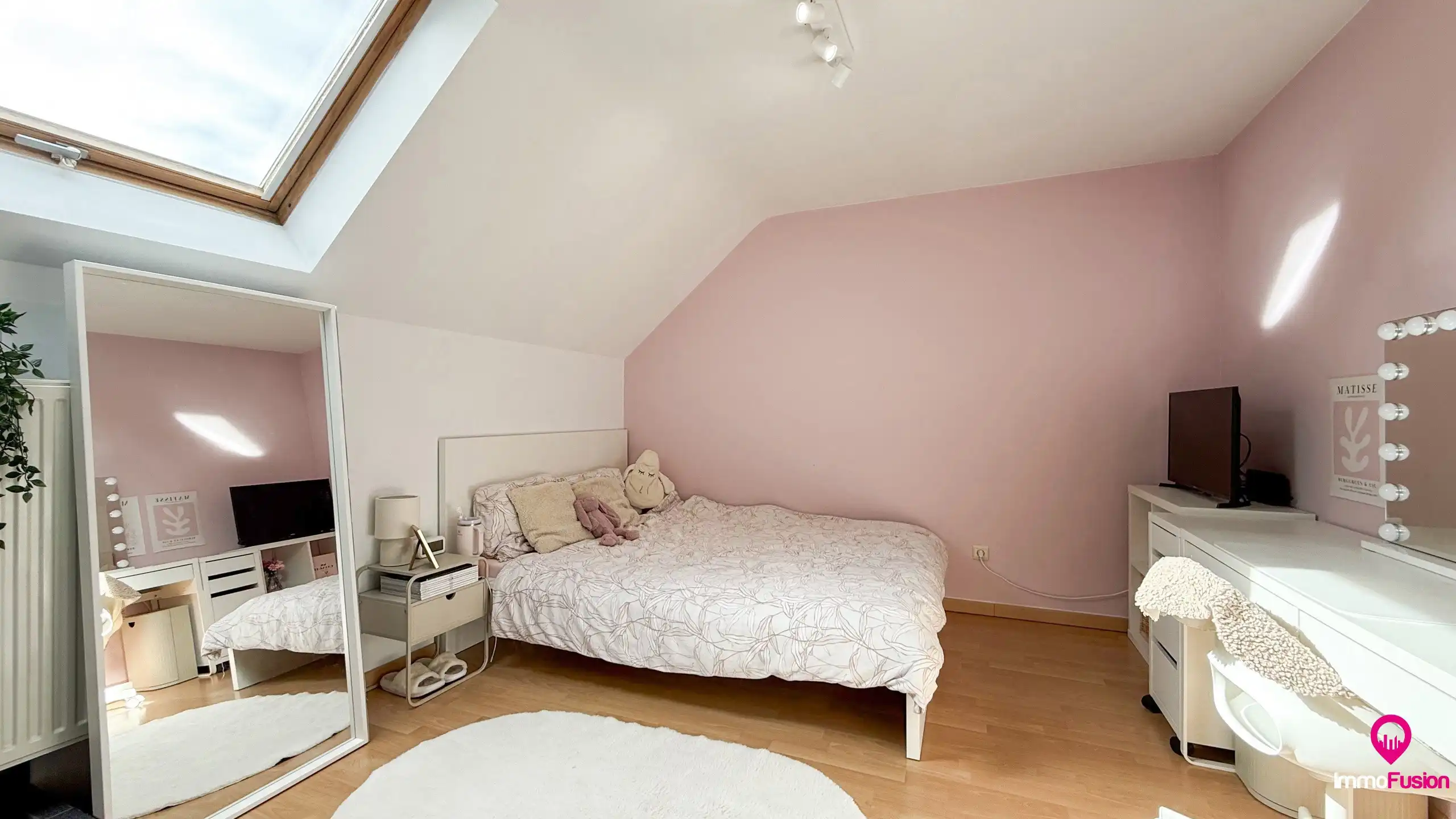 Ruim appartement met 4 slaapkamers en parking in Tuilt! foto 22