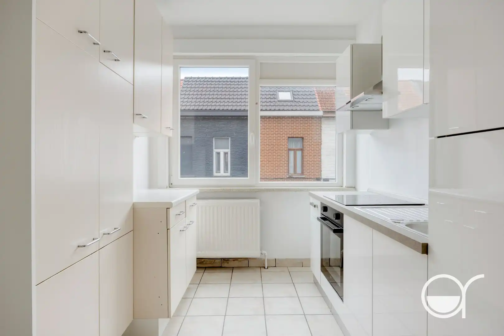 Instapklaar tweeslaapkamerappartement met garagebox foto 4