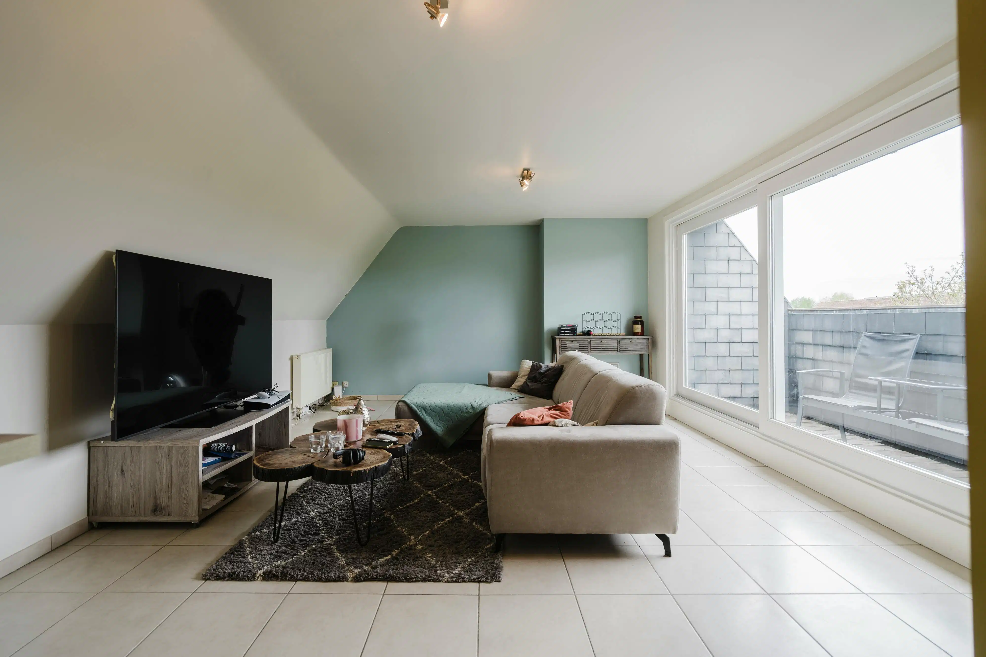 Lichtrijk appartement te koop in hartje Harelbeke! foto 2