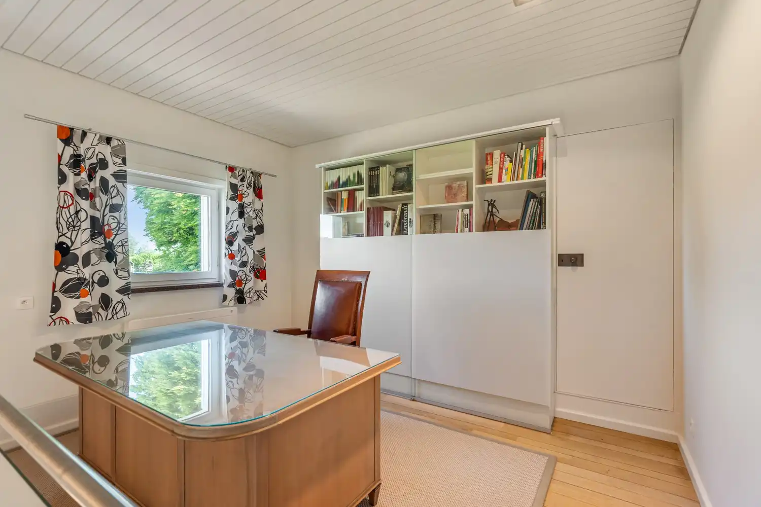 Woning met aparte praktijkruimte(opslagruimte) op strategisch gelegen locatie, instapklaar en energiezuinig! foto 15