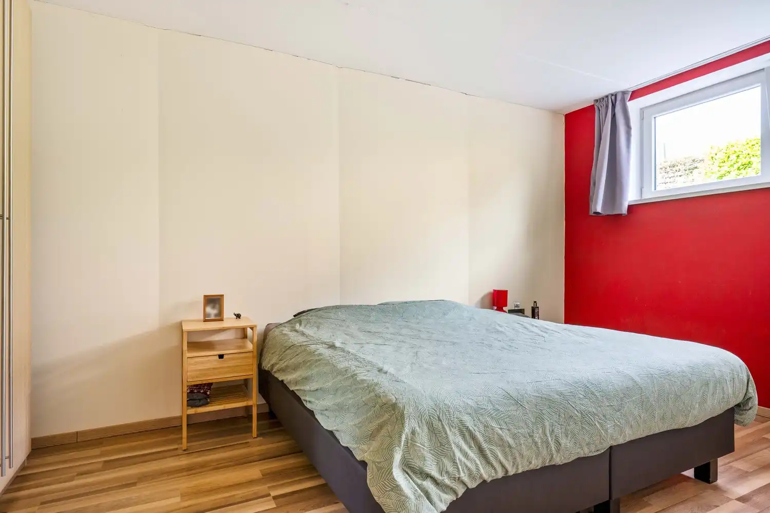 Ruim, energiezuinig appartement met souterrain, 4 slaapkamers, tuin en aanhorende grond in Wijnegem! foto 15
