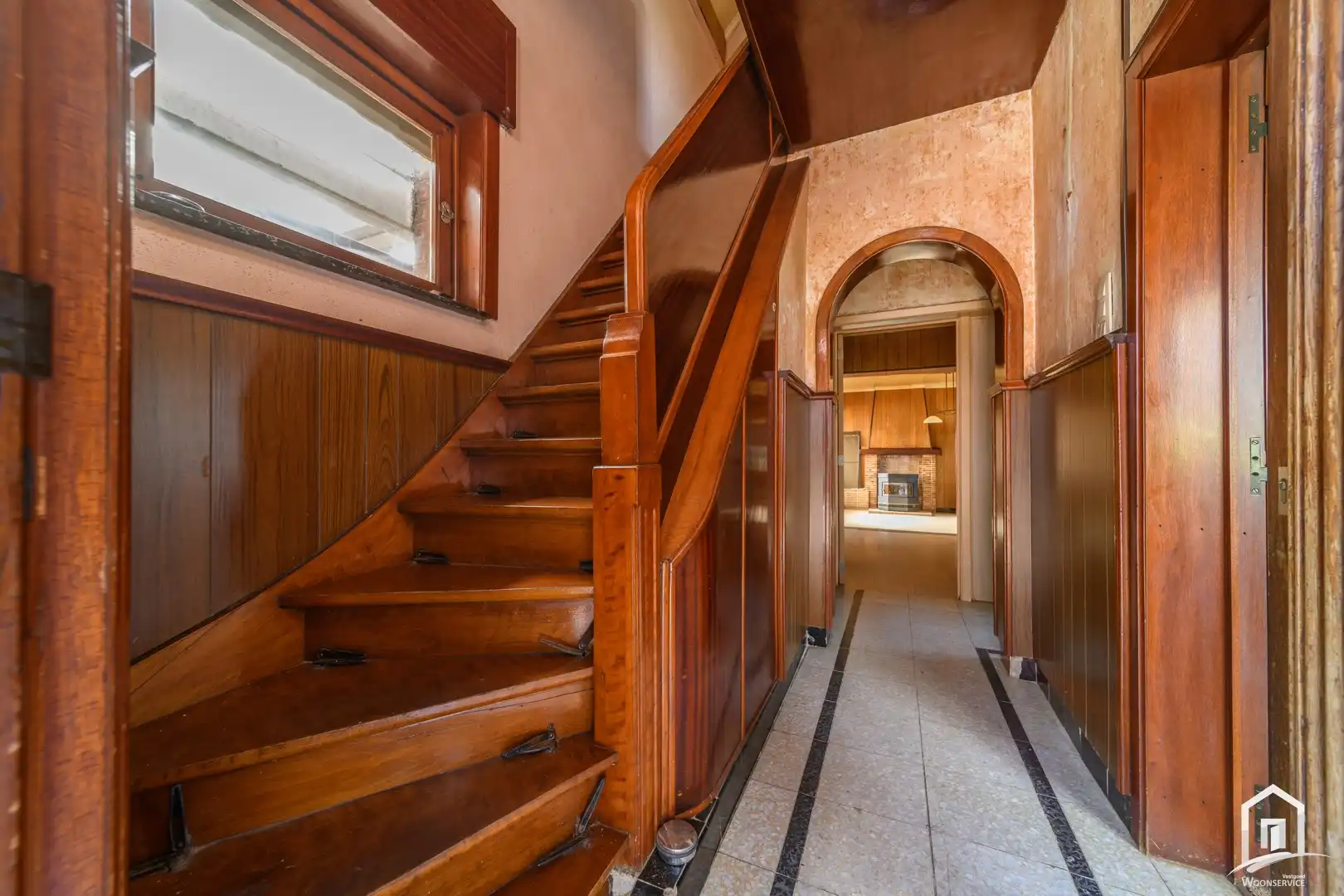 Te renoveren gezinswoning met 2 slaapkamers en ruime tuin foto 2