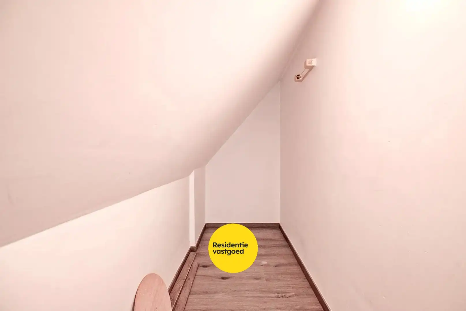 Instapklaar lichtrijk dakappartement in hartje Veurne (61m²) foto 8