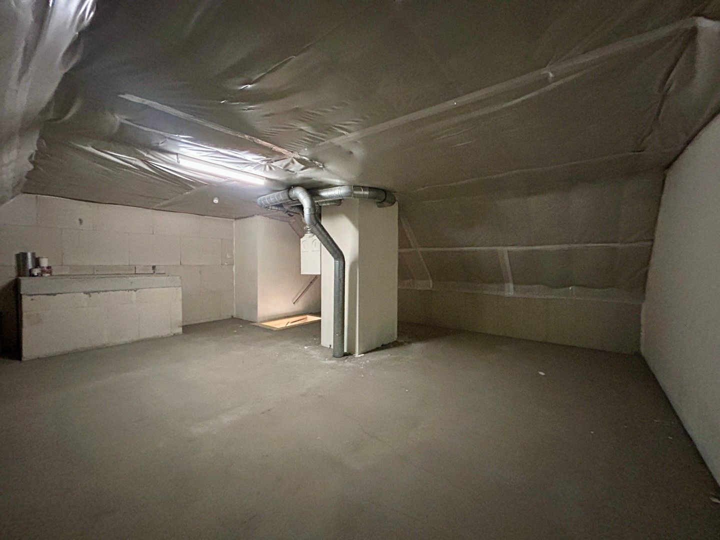 Instapklaar twee-slaapkamerappartement met zicht op stadspark te centrum Roeselare! foto 16