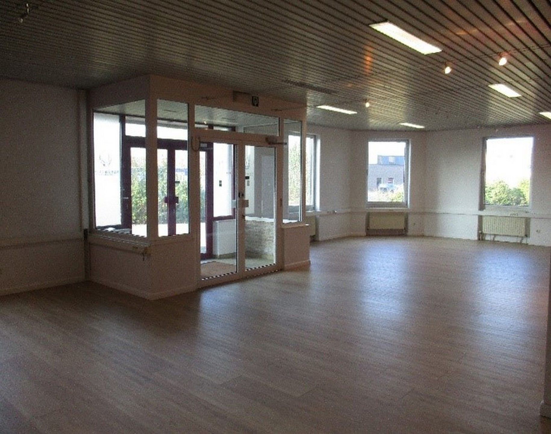 Nieuwbouw magazijn met kantoorruimte Unit 5 te huur.  foto 4