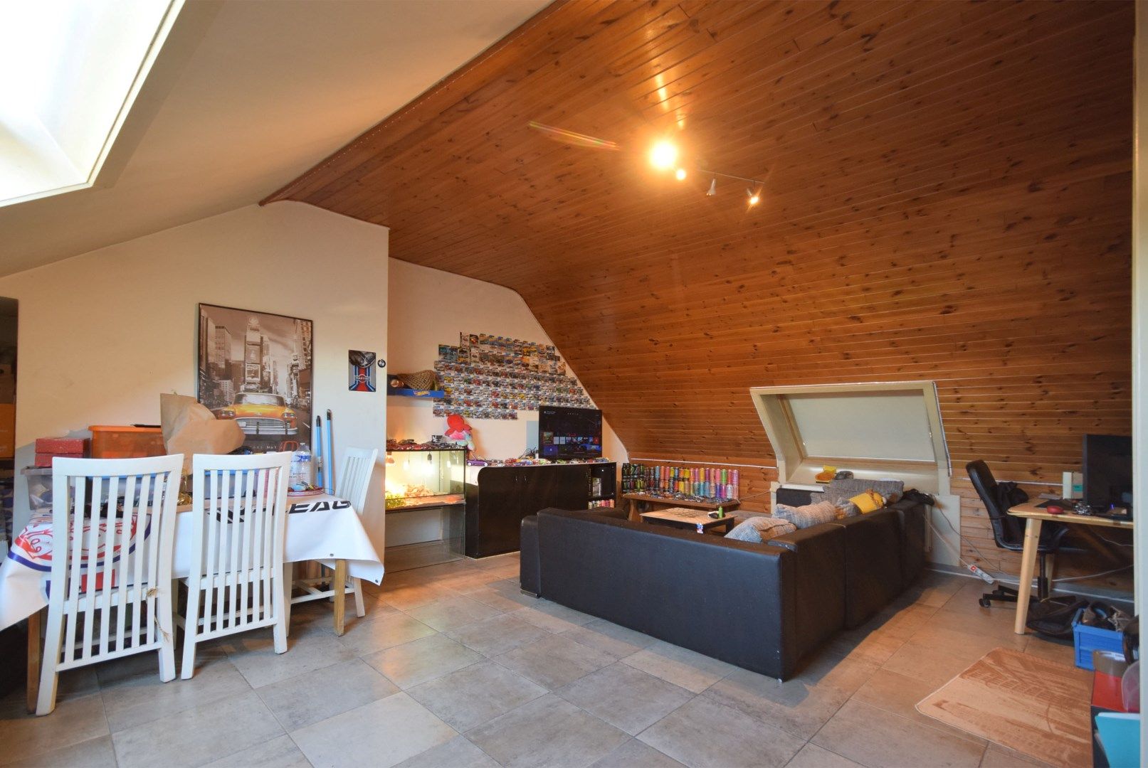 Gezellig dakappartement met één slaapkamer nabij centrum Ieper foto 2