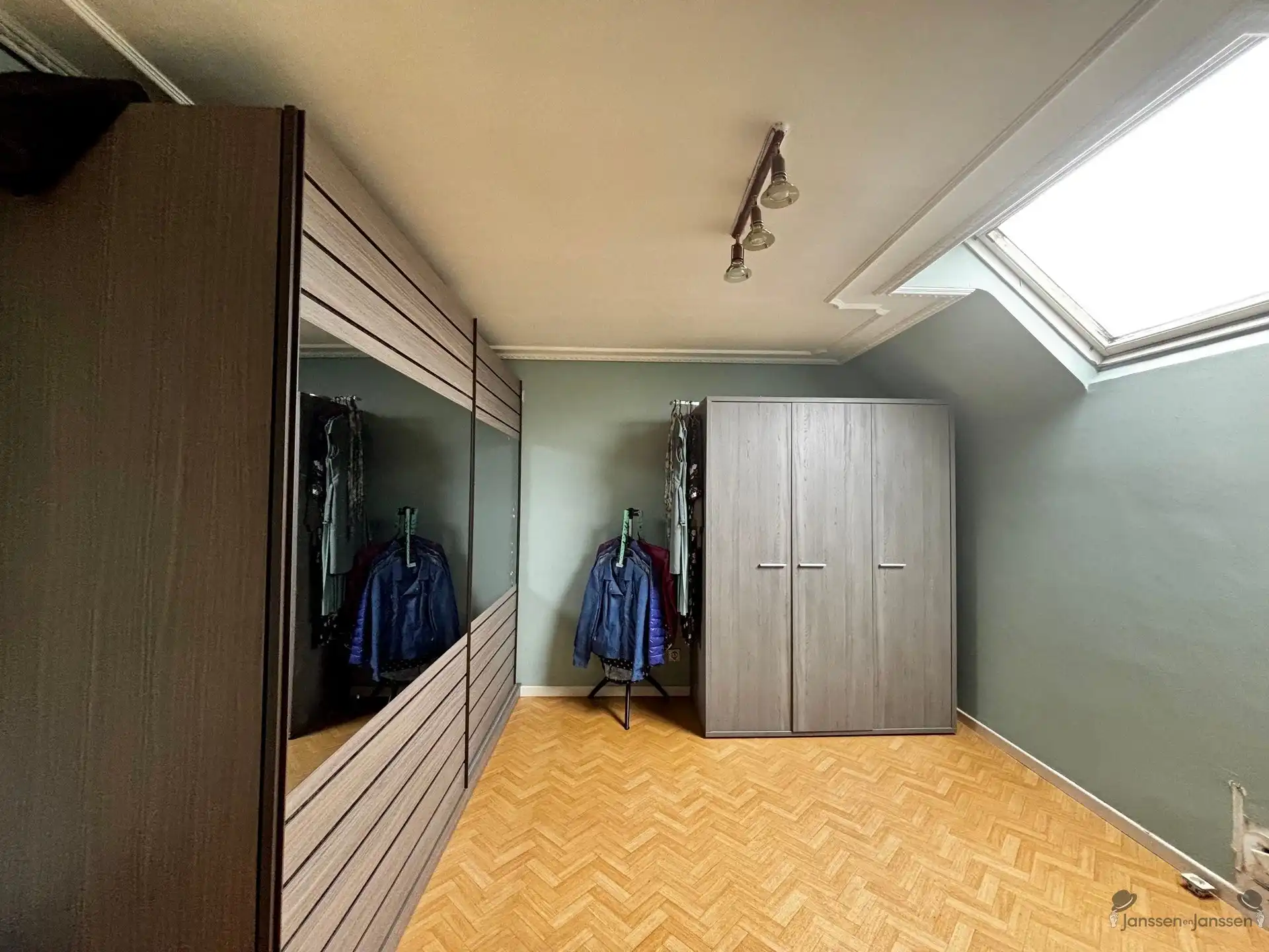 Ruime woning met 5 slaapkamers en tuin foto 13