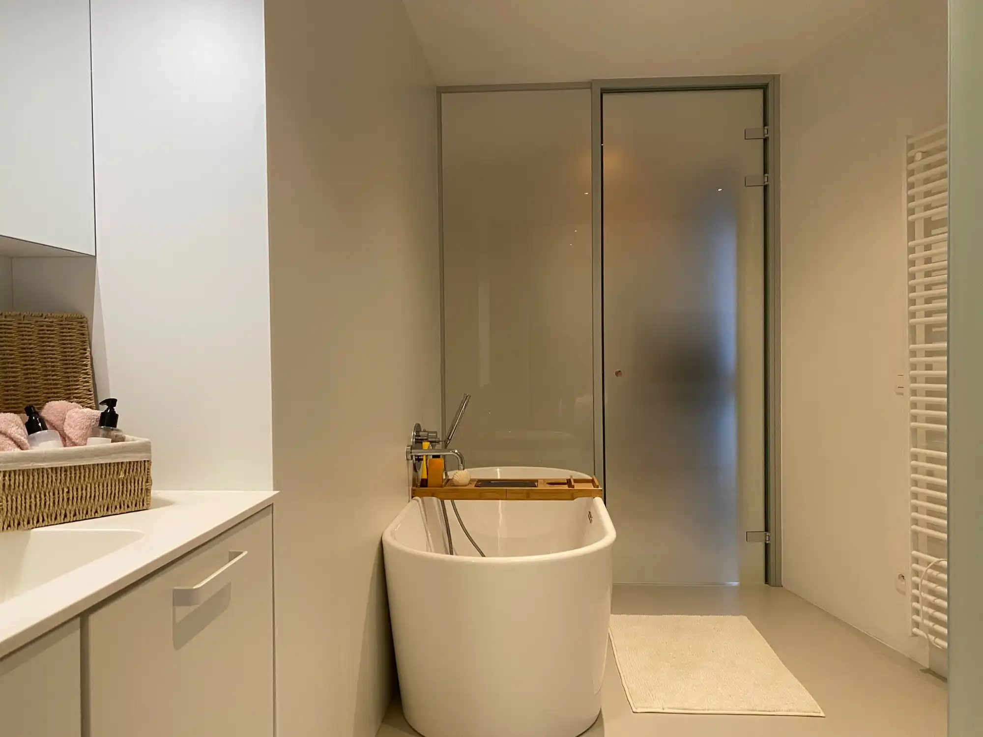 Recent geschilderd appartement in centrum | Henri Lebbestraat foto 6
