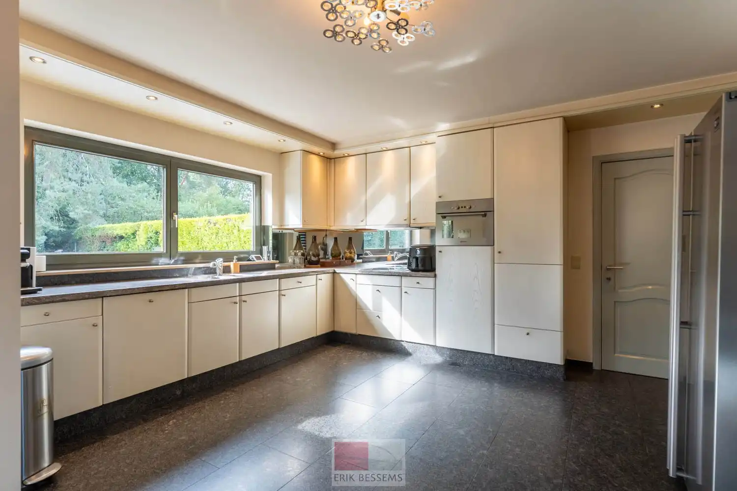 Vrijstaande woning gelegen op een royaal perceel van maar liefst 990 m² en beschikt over een bewoonbare oppervlakte van circa 221 m² foto 14