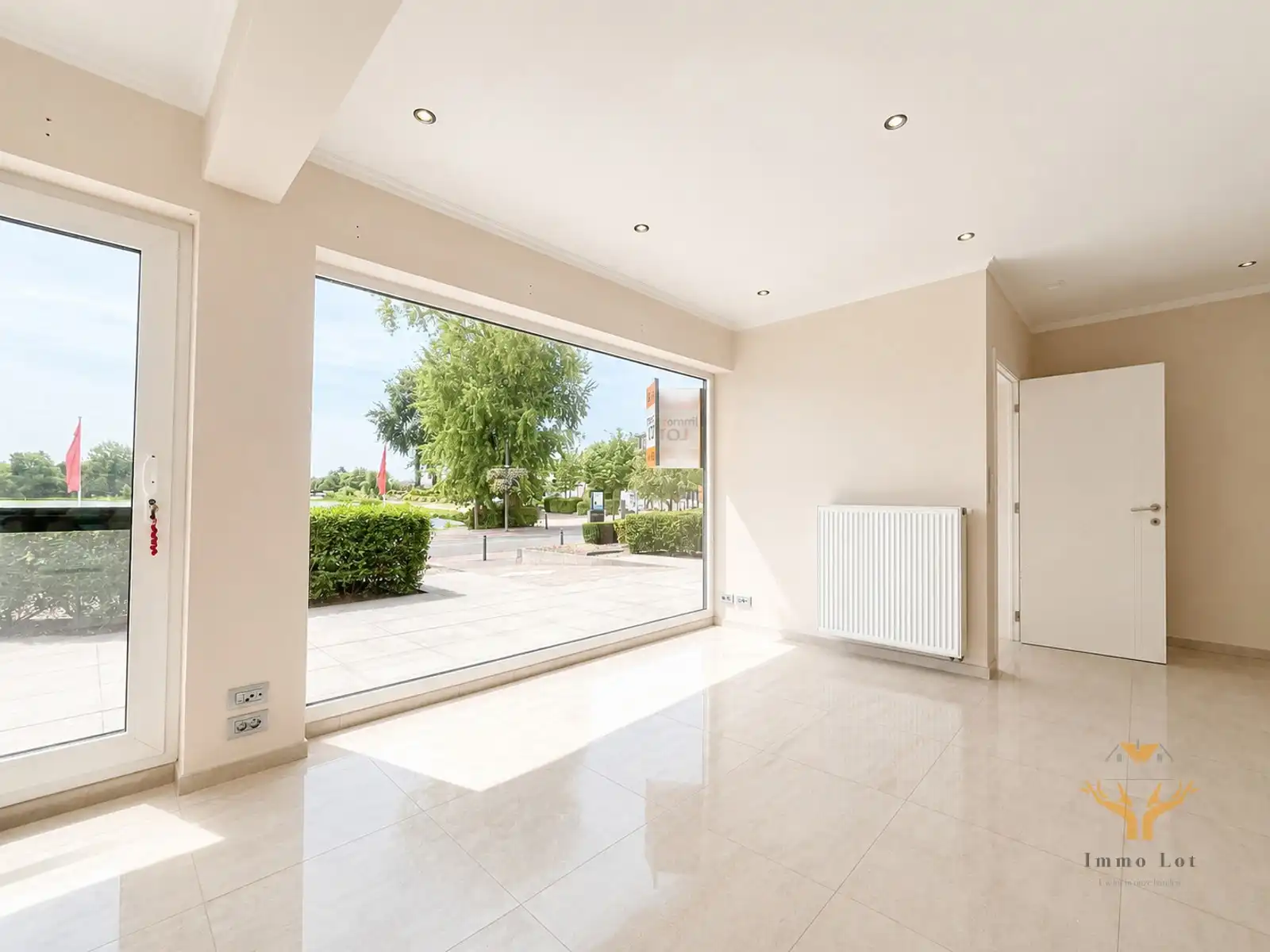 Luxueus, vernieuwd appartement met uniek zicht op Donkmeer foto 5