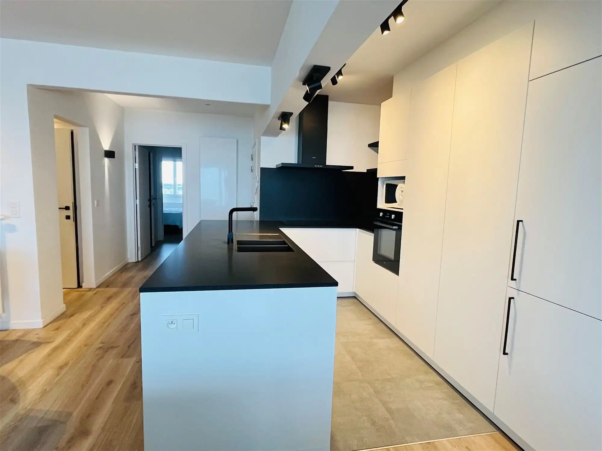 Luxueus, gemeubeld appartement met terras foto 6