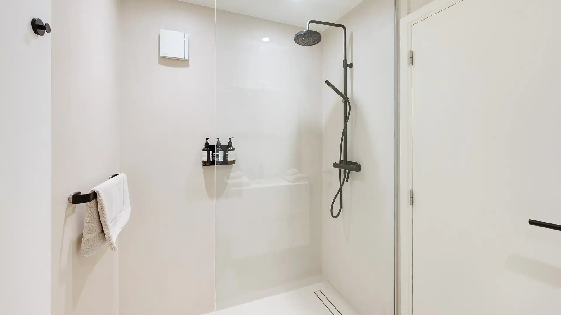 Instapklaar appartement met panoramisch zicht in ’t Zoute. foto 24