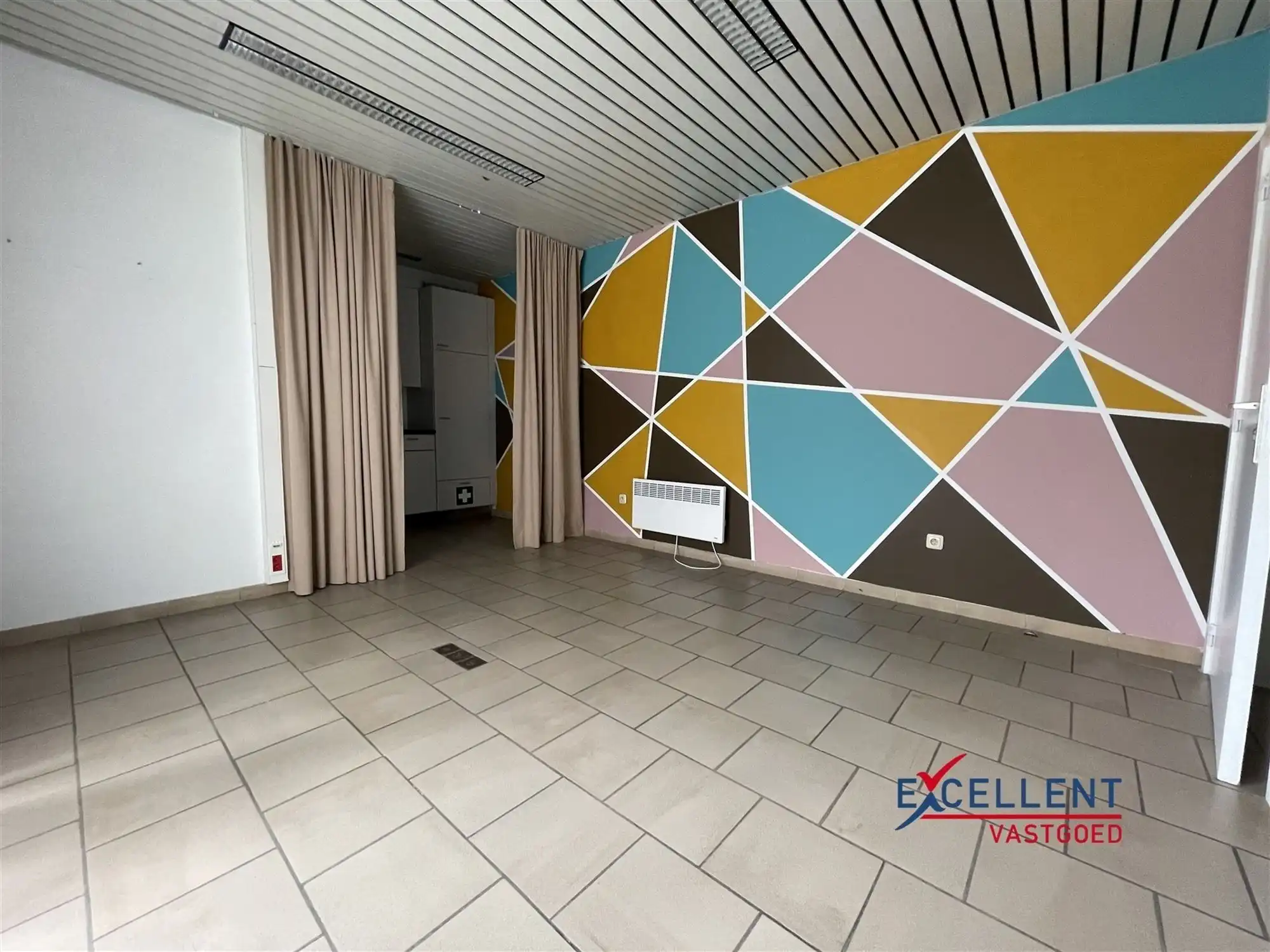 Zeer ruime handelsruimte te huur op de Markt van Deinze foto 13