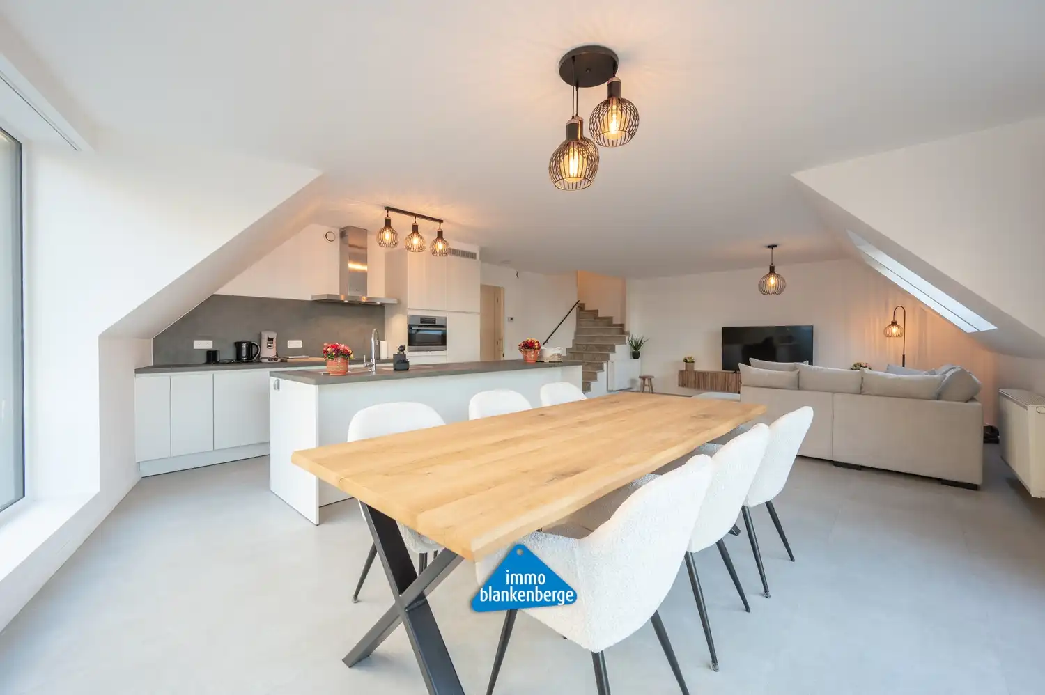 Gemeubelde exclusieve penthouse met garage, twee slaapkamers en terras foto 7