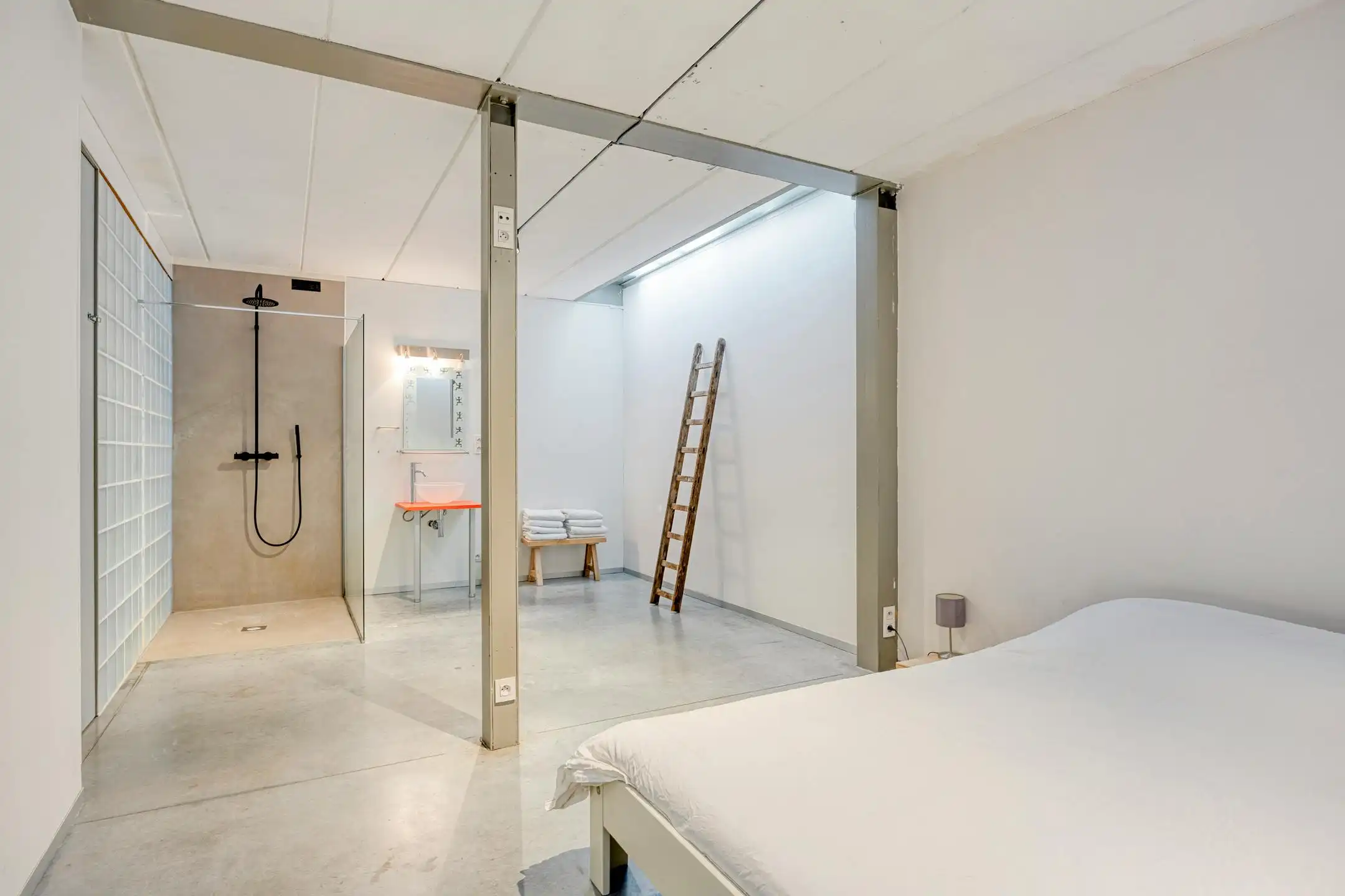 Unieke loft met binnentuin en parking te Sint-Kruis (Brugge) foto 13